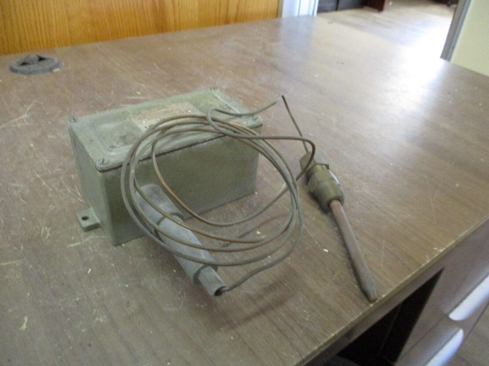 United Electric Model 86B Temperature Control E27A Range: 150-250°F 15A 125/250V