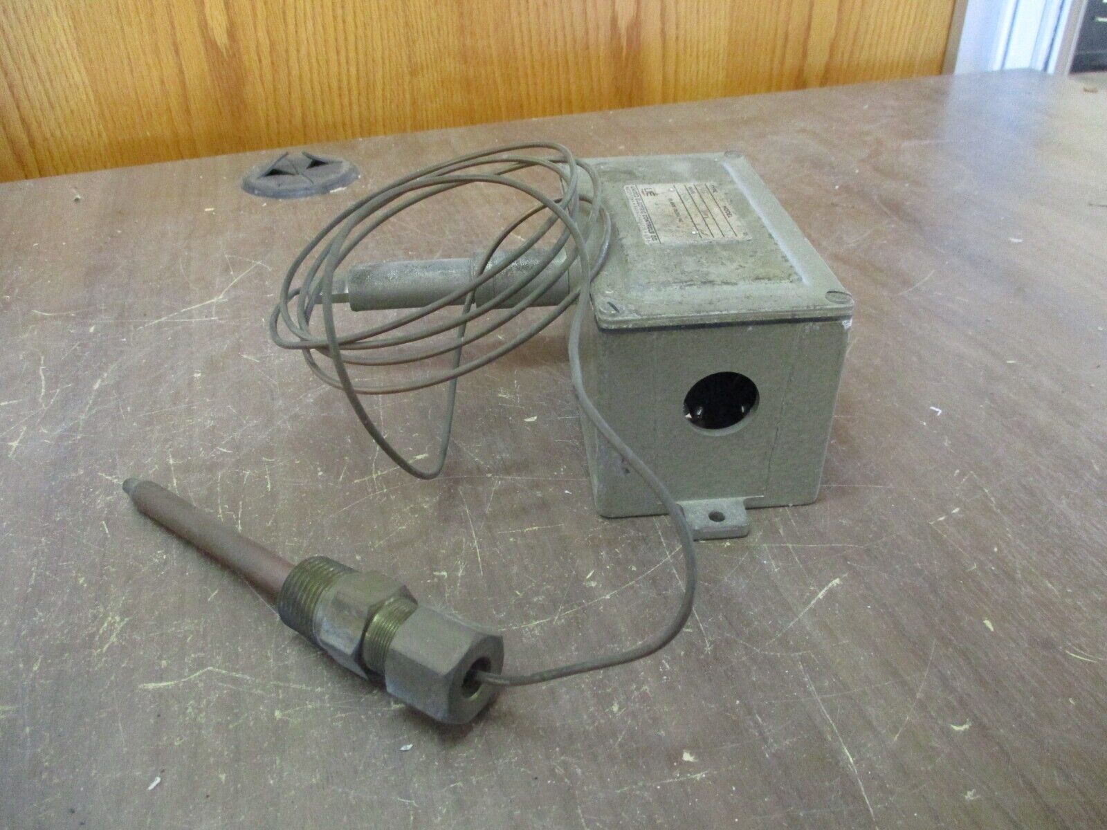 United Electric Model 86B Temperature Control E27A Range: 150-250°F 15A 125/250V