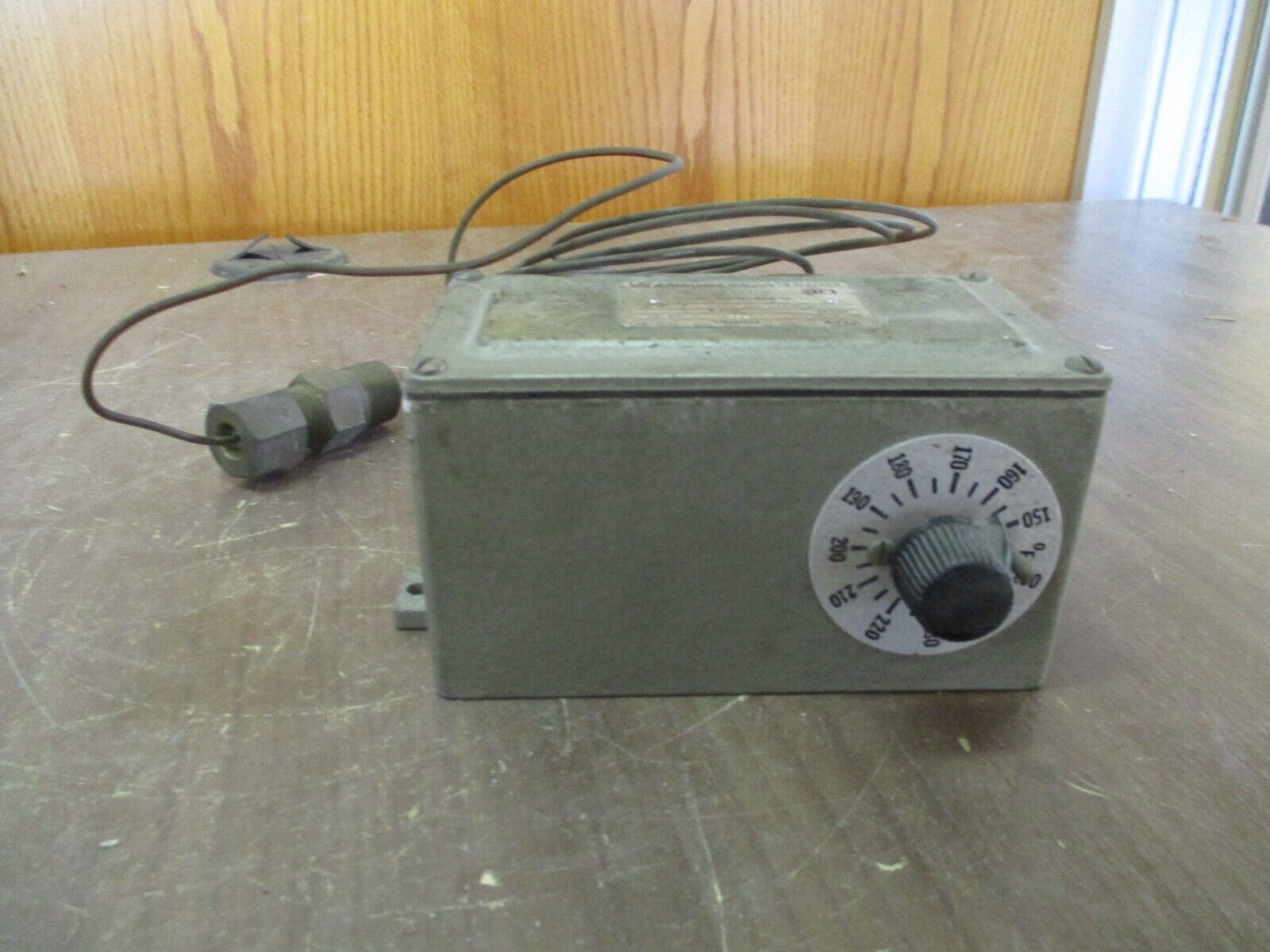 United Electric Model 86B Temperature Control E27A Range: 150-250°F 15A 125/250V