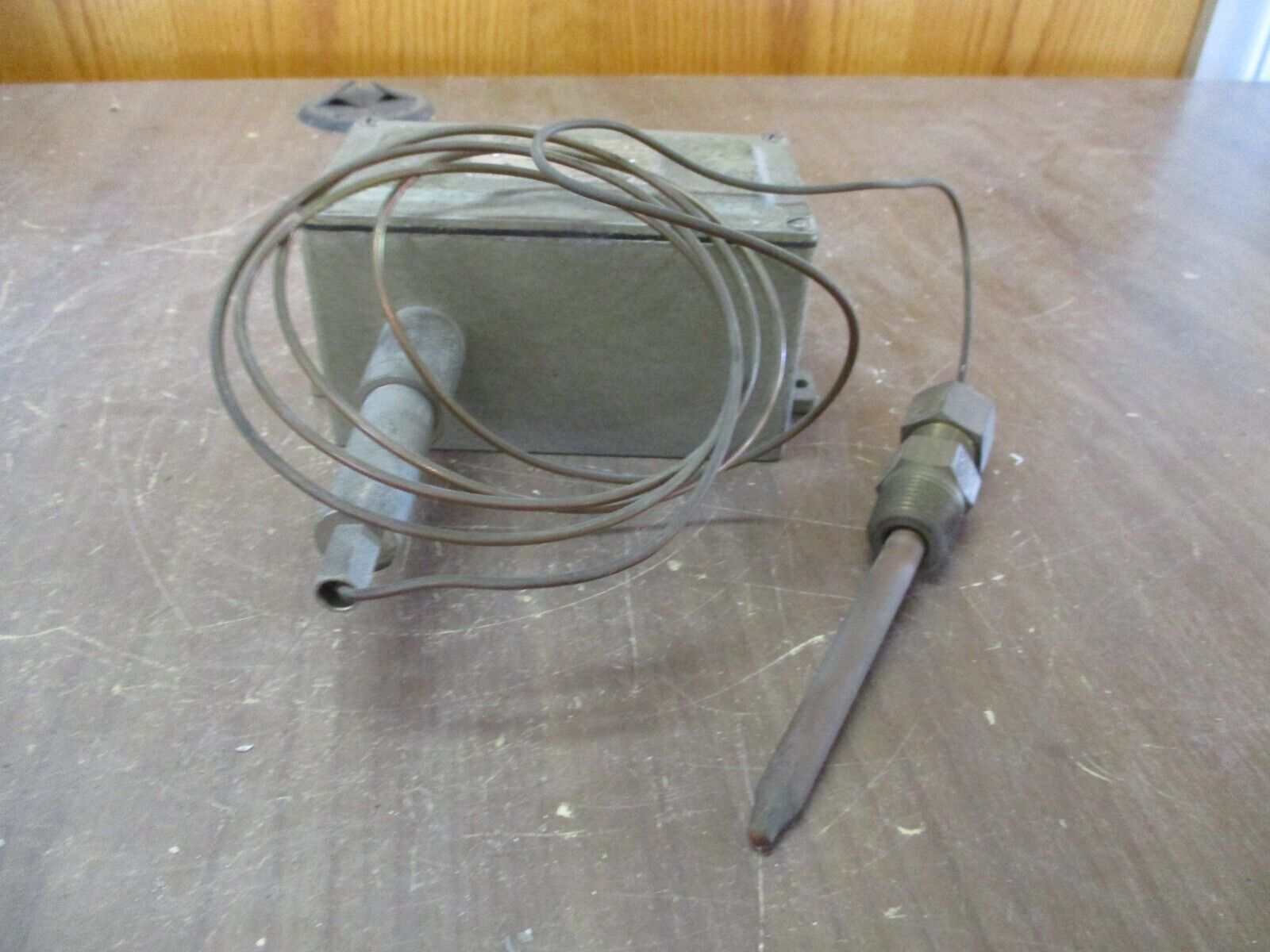 United Electric Model 86B Temperature Control E27A Range: 150-250°F 15A 125/250V