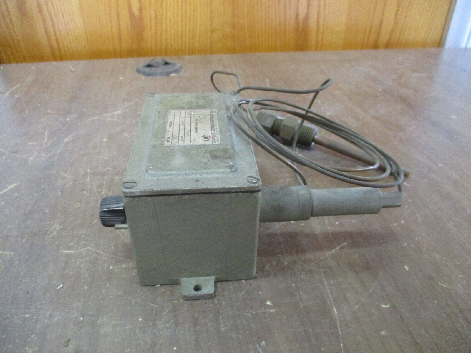 United Electric Model 86B Temperature Control E27A Range: 150-250°F 15A 125/250V