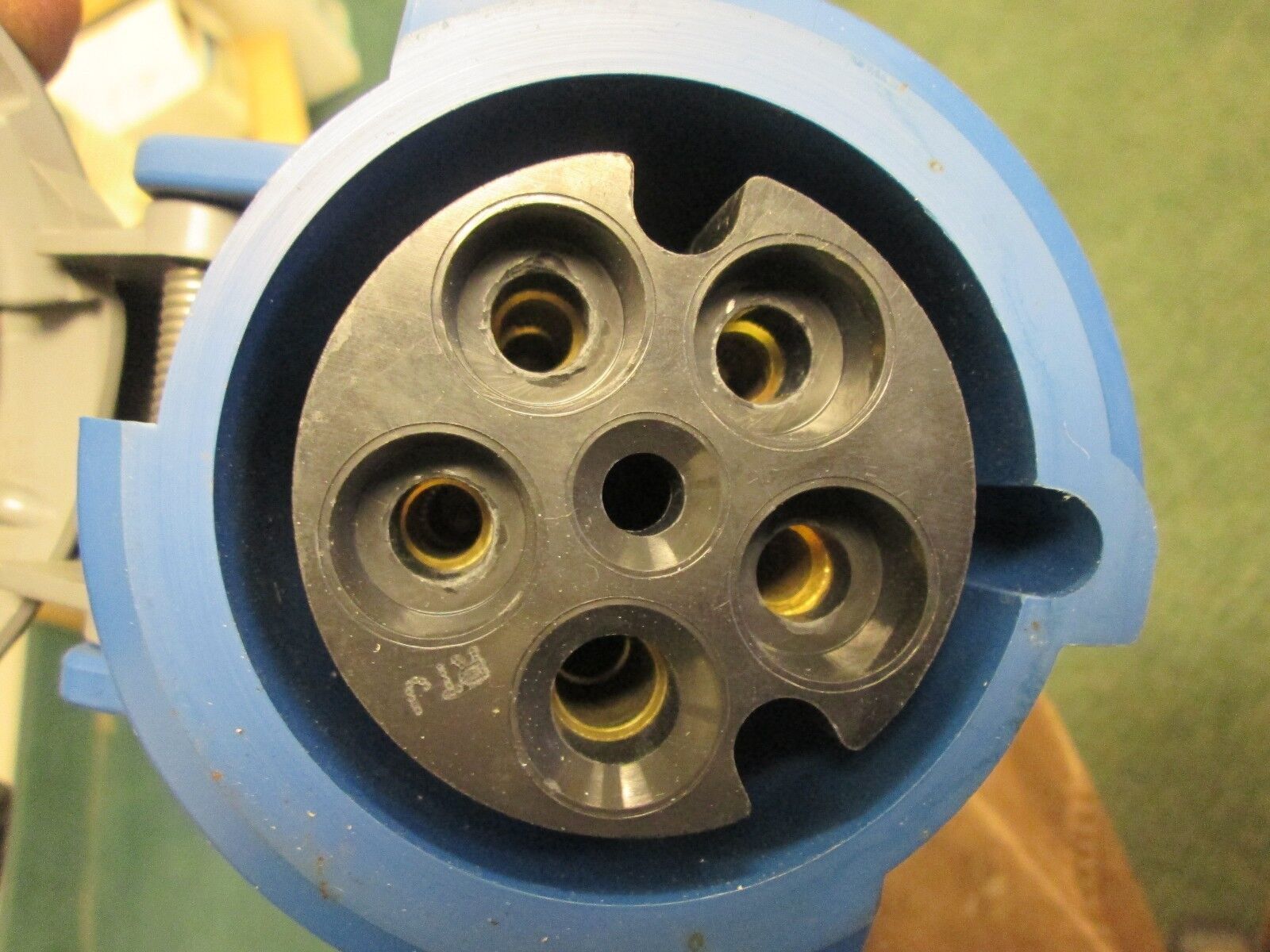 Hubbell Connector 560C9W 60A 120/208V 4P 5W 3Ph Conduit Connection Used