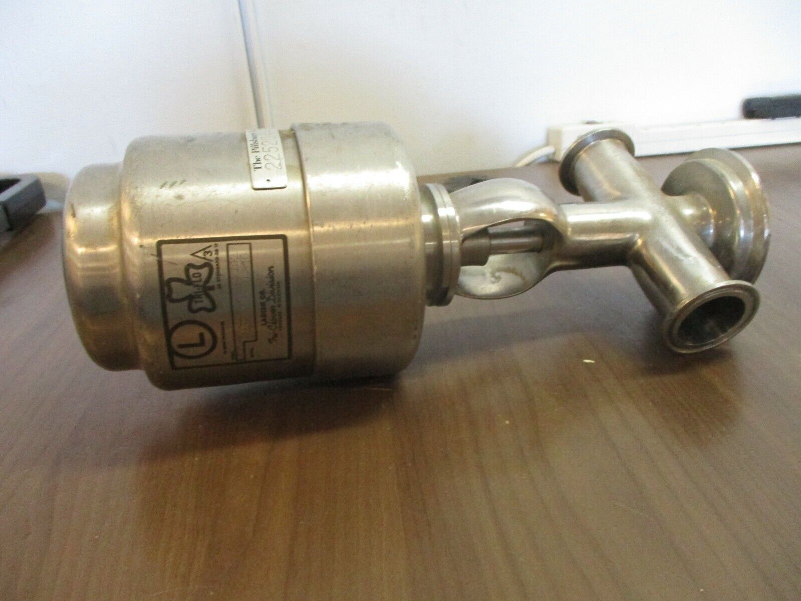 Tri-Clover Tri-Flo Actuated Valve 351-47-A220-1½-FIG2 Size: 1½" Stainless Steel