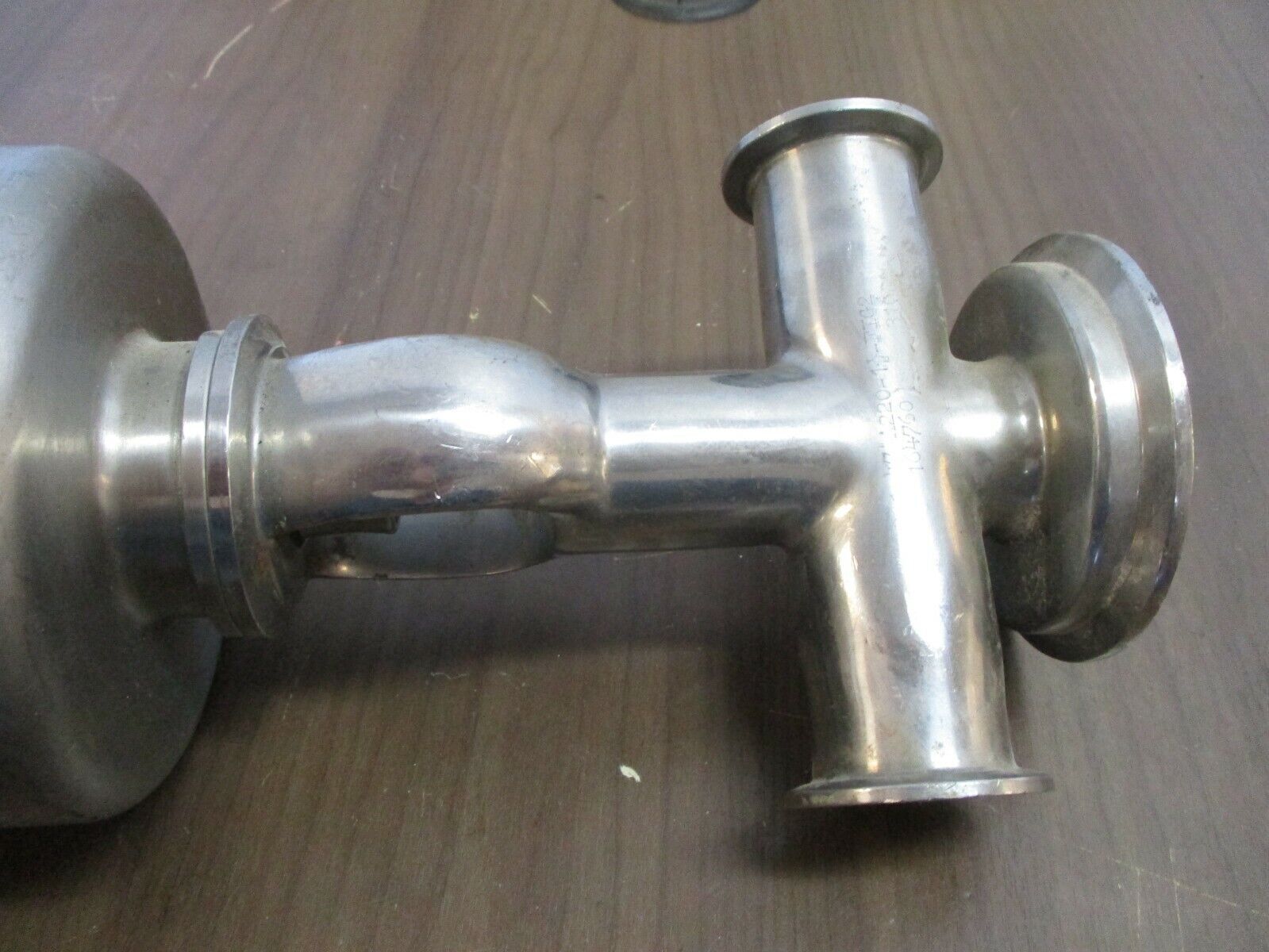 Tri-Clover Tri-Flo Actuated Valve 351-47-A220-1½-FIG2 Size: 1½" Stainless Steel
