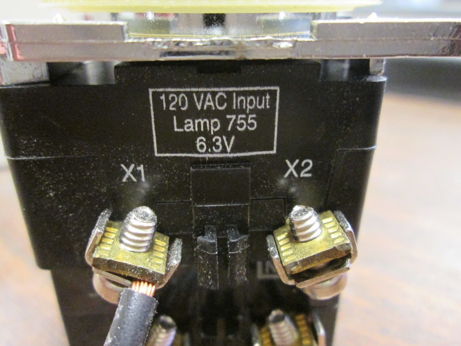 Cutler-Hammer Prestest Light 10250T74NA 120V 50-60Hz w/Amber Lens New Surplus