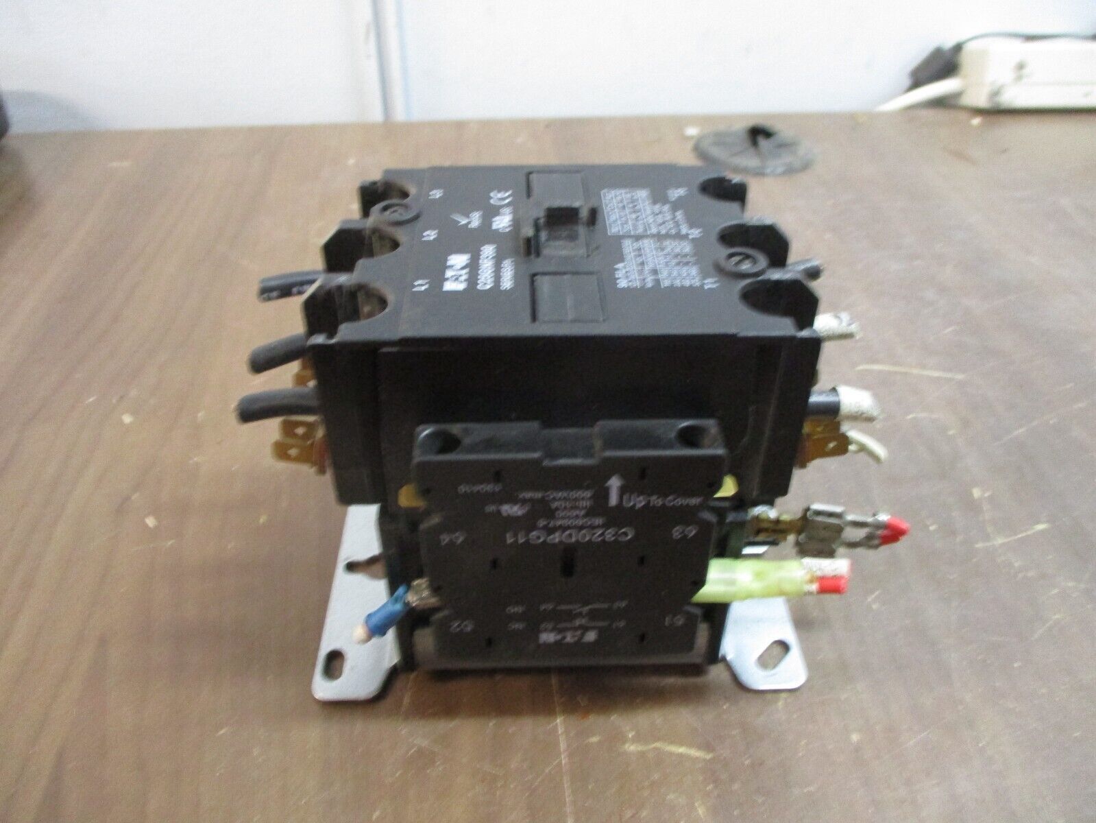 Eaton Contactor C25GNF390 Ser. F1 120V Coil 90A w/ Aux Used