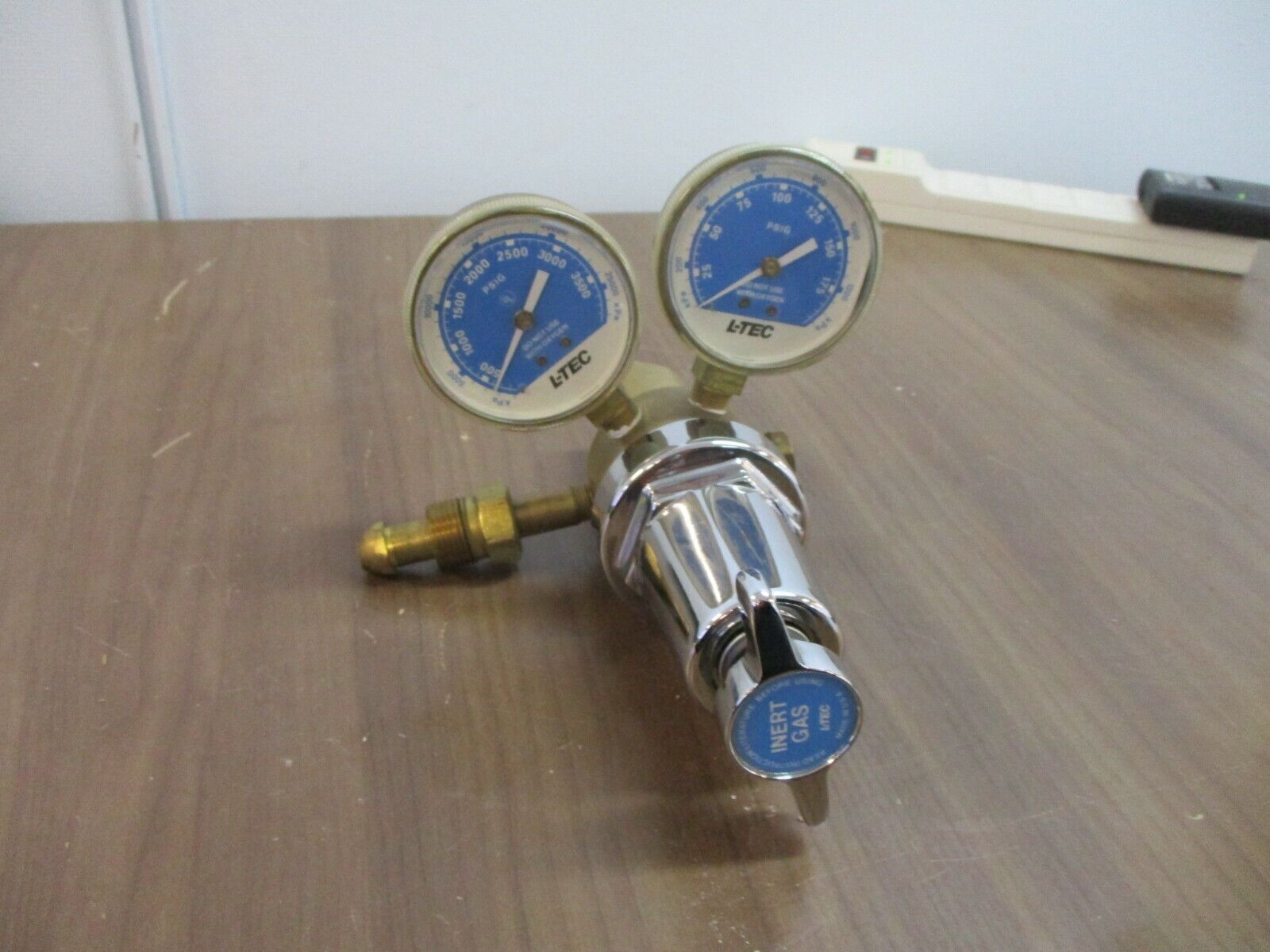 L-Tech 9002 Trimline Inert Gas Regulator R-77 150-580 Used
