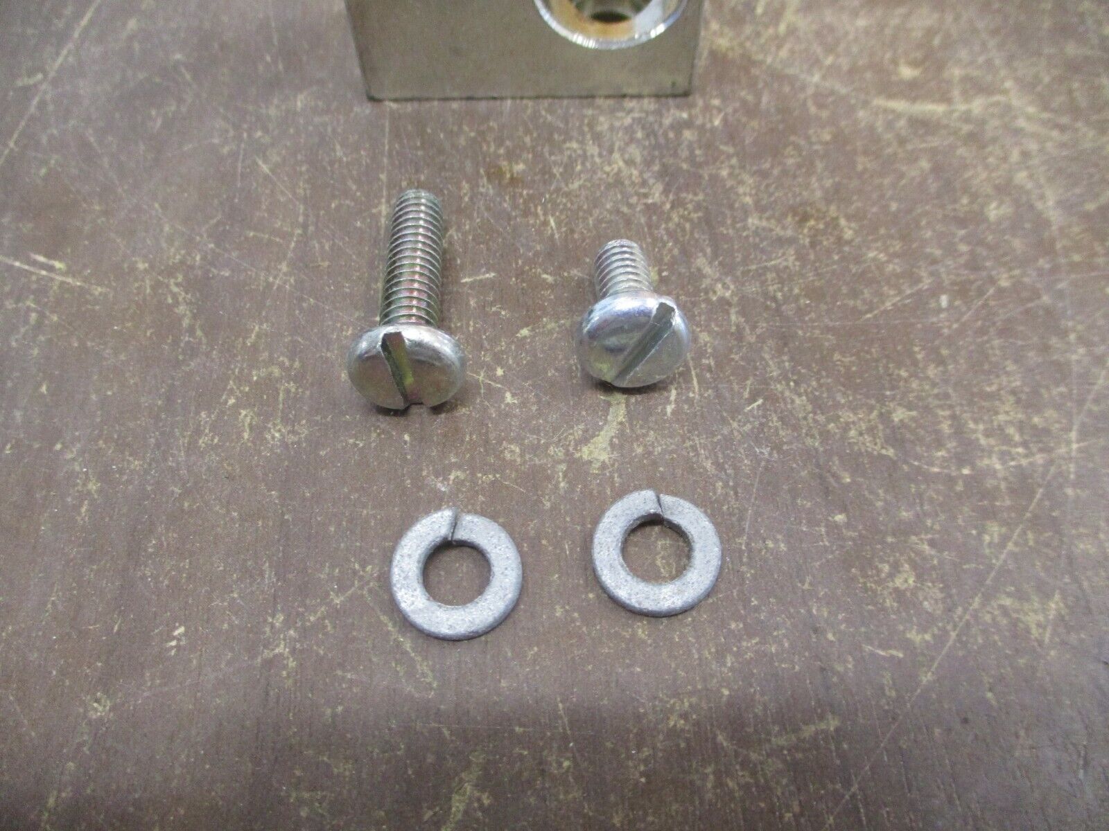 Cutler-Hammer Terminal Lug TA602LD (2) 3/0-350MCM Style #: 4223B88G02