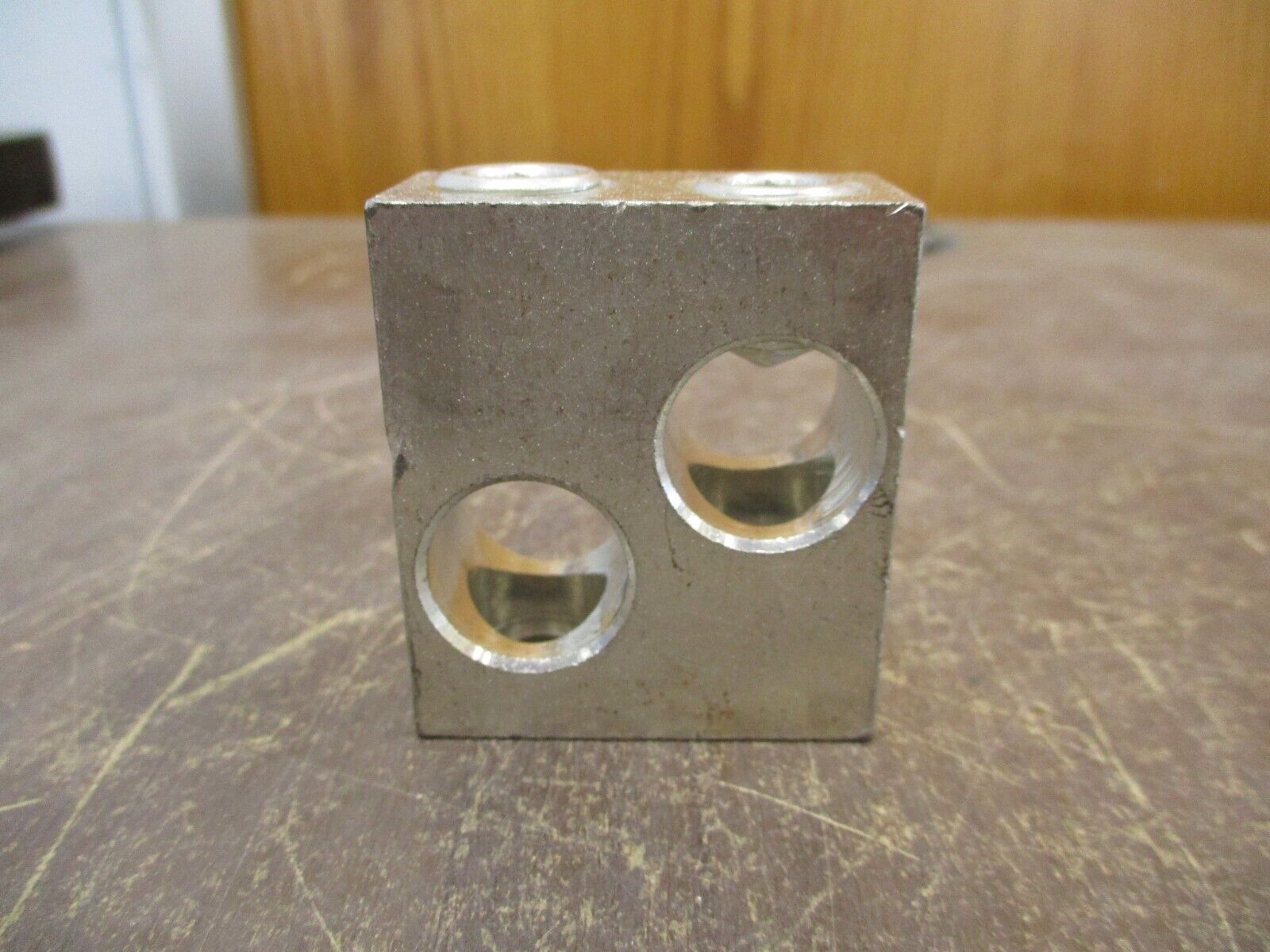 Cutler-Hammer Terminal Lug TA602LD (2) 3/0-350MCM Style #: 4223B88G02