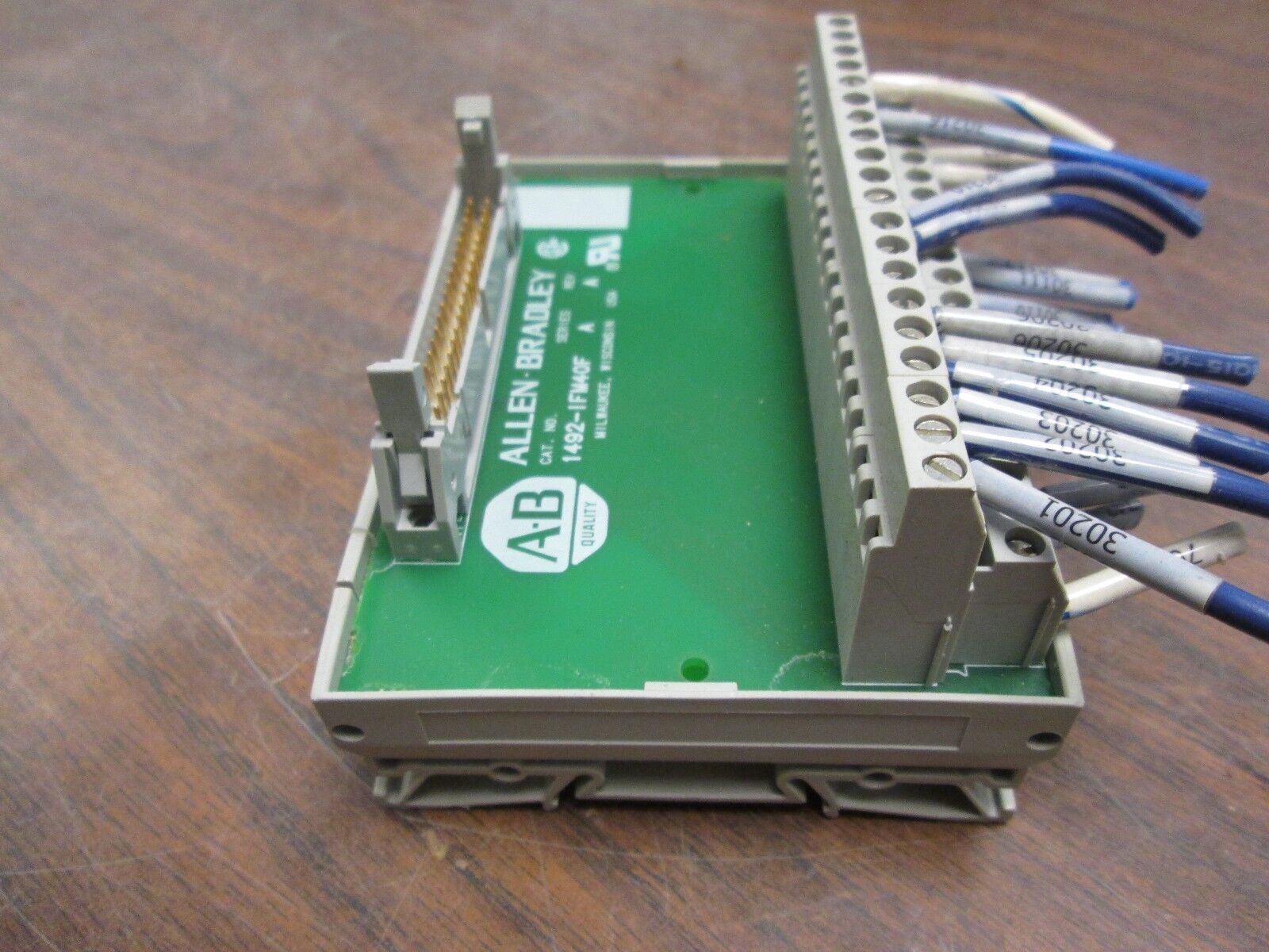 Allen-Bradley Wiring Interface / Breakout Block 1492-IFM40F Series A Used