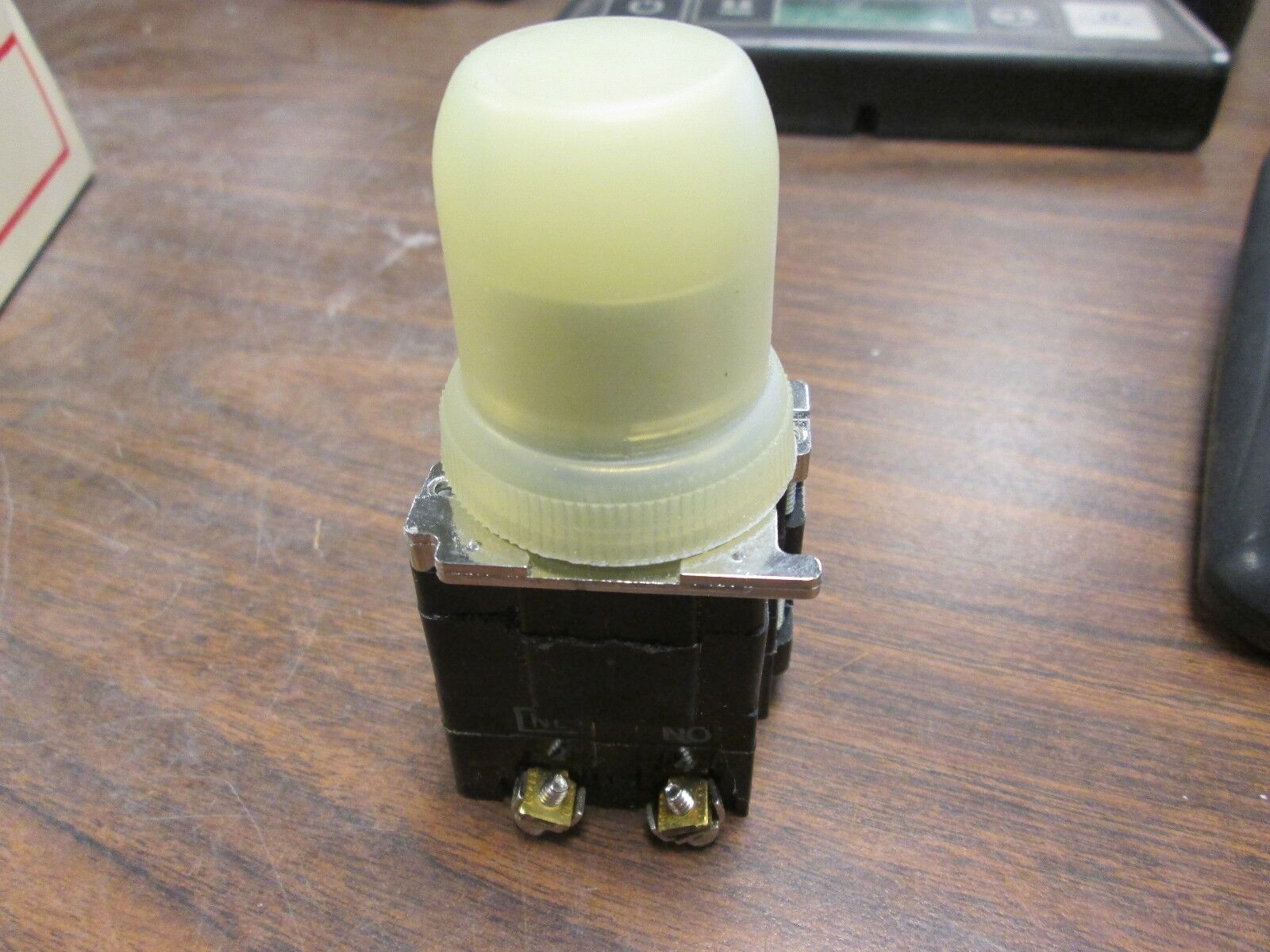 Cutler-Hammer Prestest Light 10250T74NW 120V 50-60Hz w/White Lens New Surplus