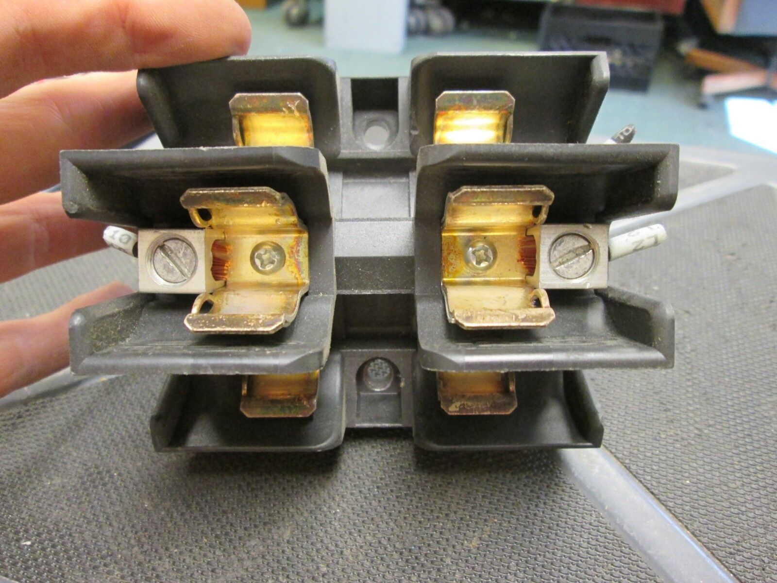 Bussmann Fuse Block JP60030-3CR 30A 600V Class J Fuse Used