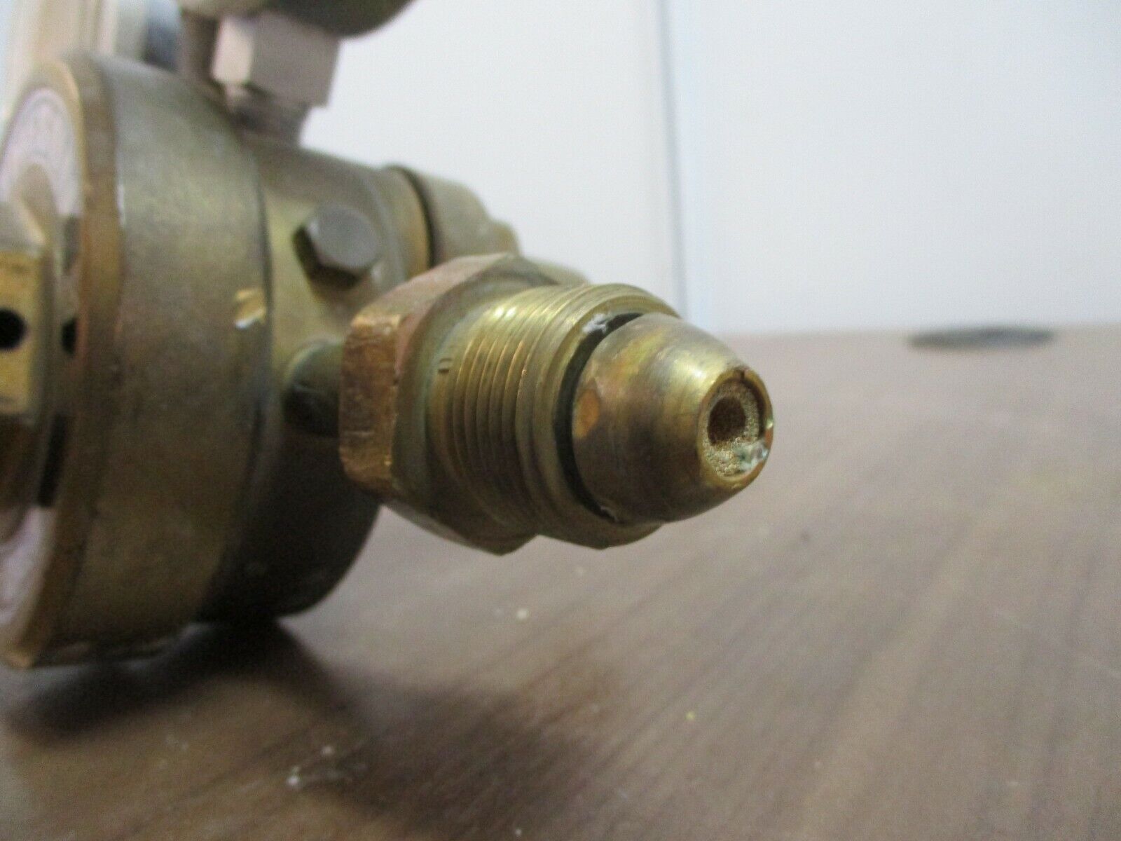 Matheson Gas Regulator 9320 3000 PSI Used