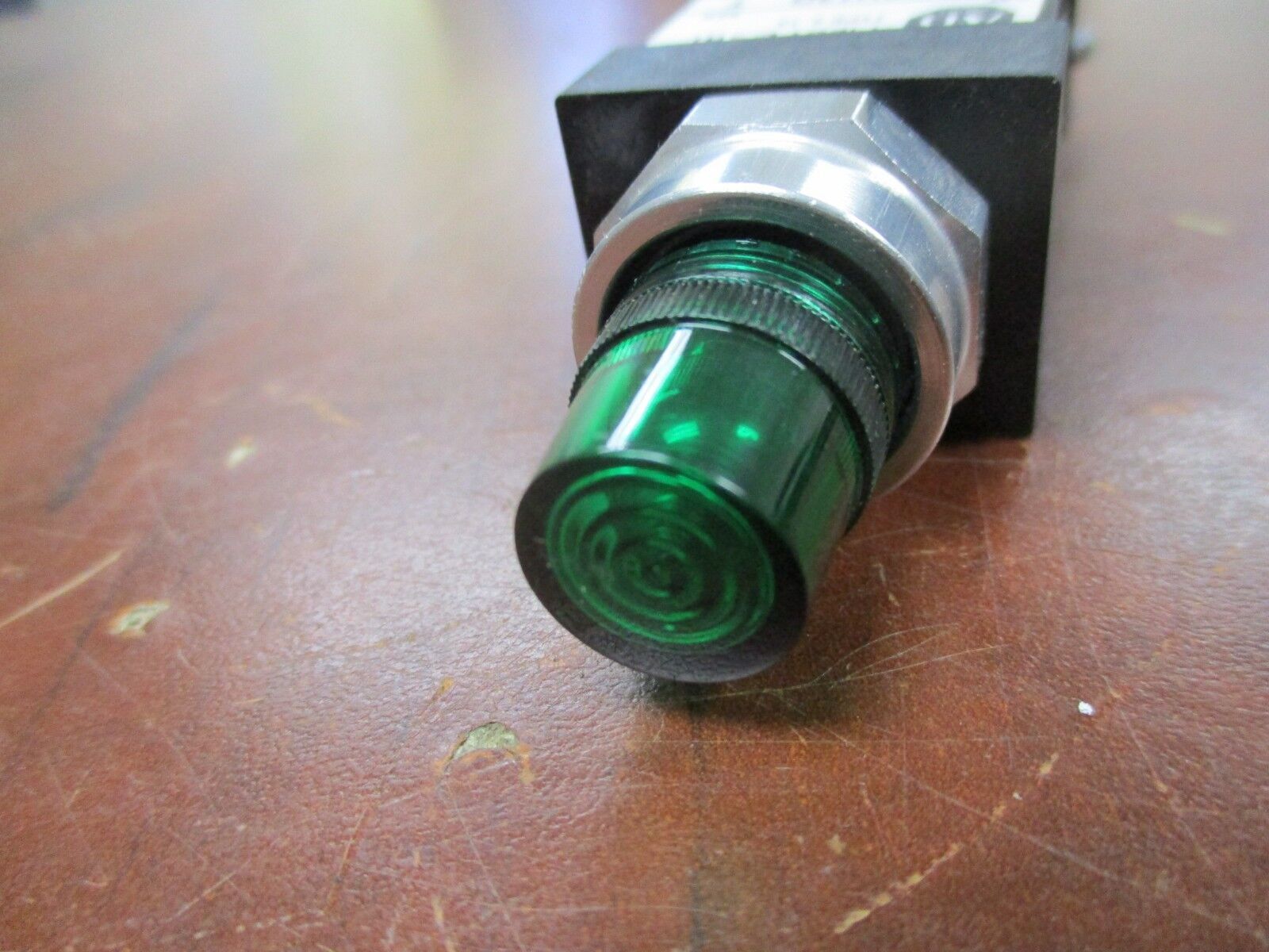 Allen-Bradley Pilot Light 800T-QSH13G 130V Green Used