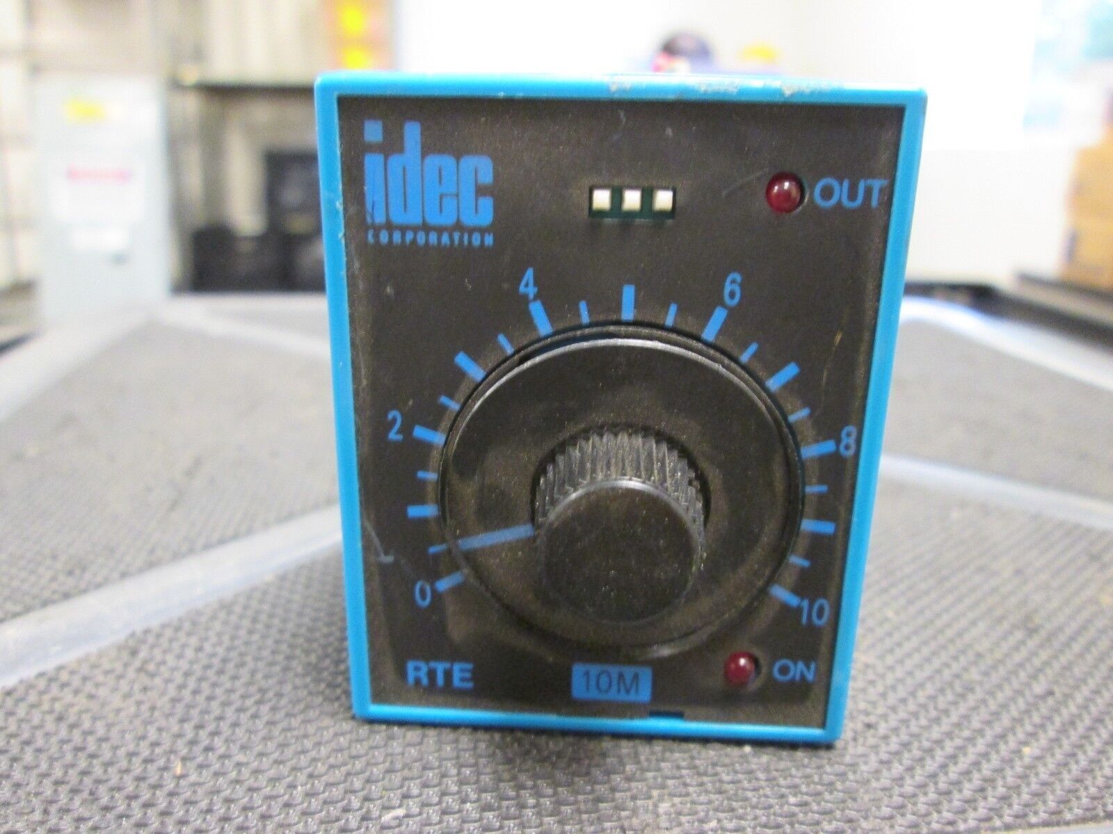 IDEC Timer Relay w/ Base RTE-PN1 120V 50/60Hz Used