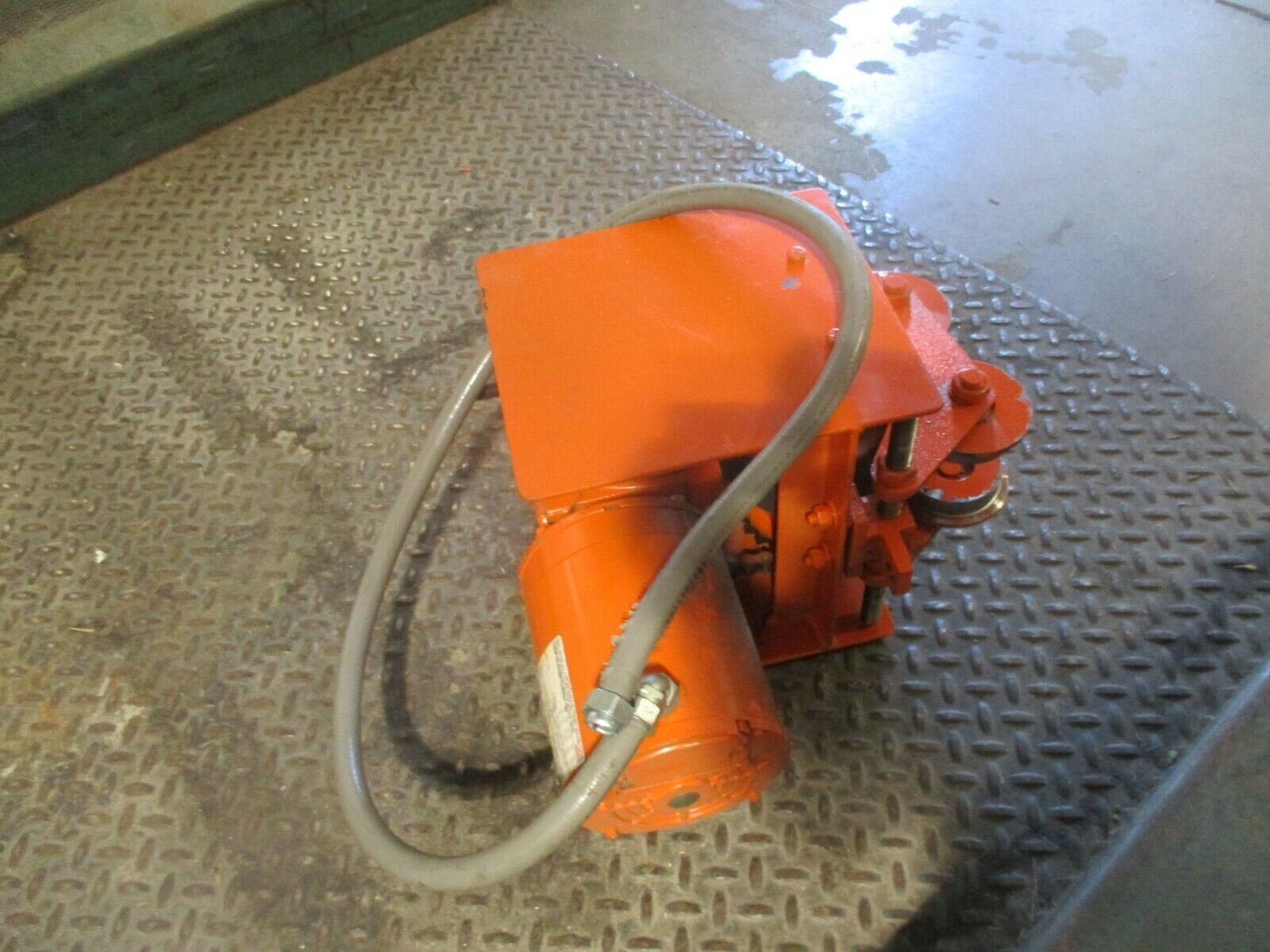 Saturn Engineering 2-Ton Hoist Capacity: 4000lbs 7.0FPM 460V 3Ph 60Hz Used