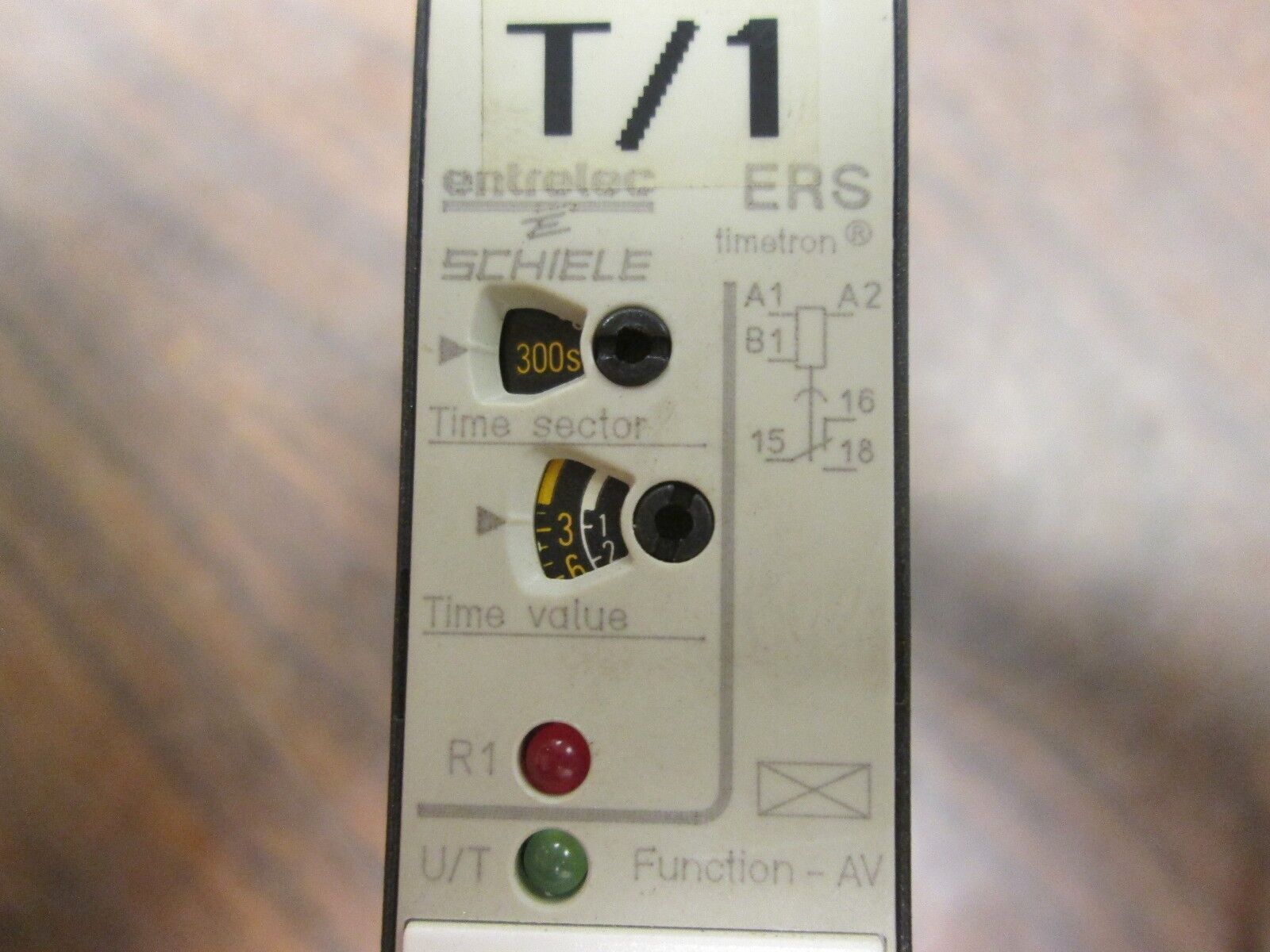 Entrelec ERS Timetron On Delay Timer 2.430.102.01 Range: 0.05s-300h 1 C/O Used