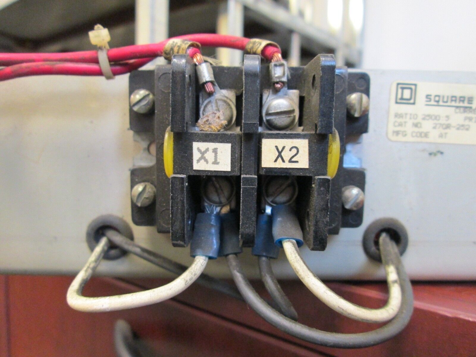 Square D Current Transformer 270R-252 Ratio 2500:5 BIL 10KV Used