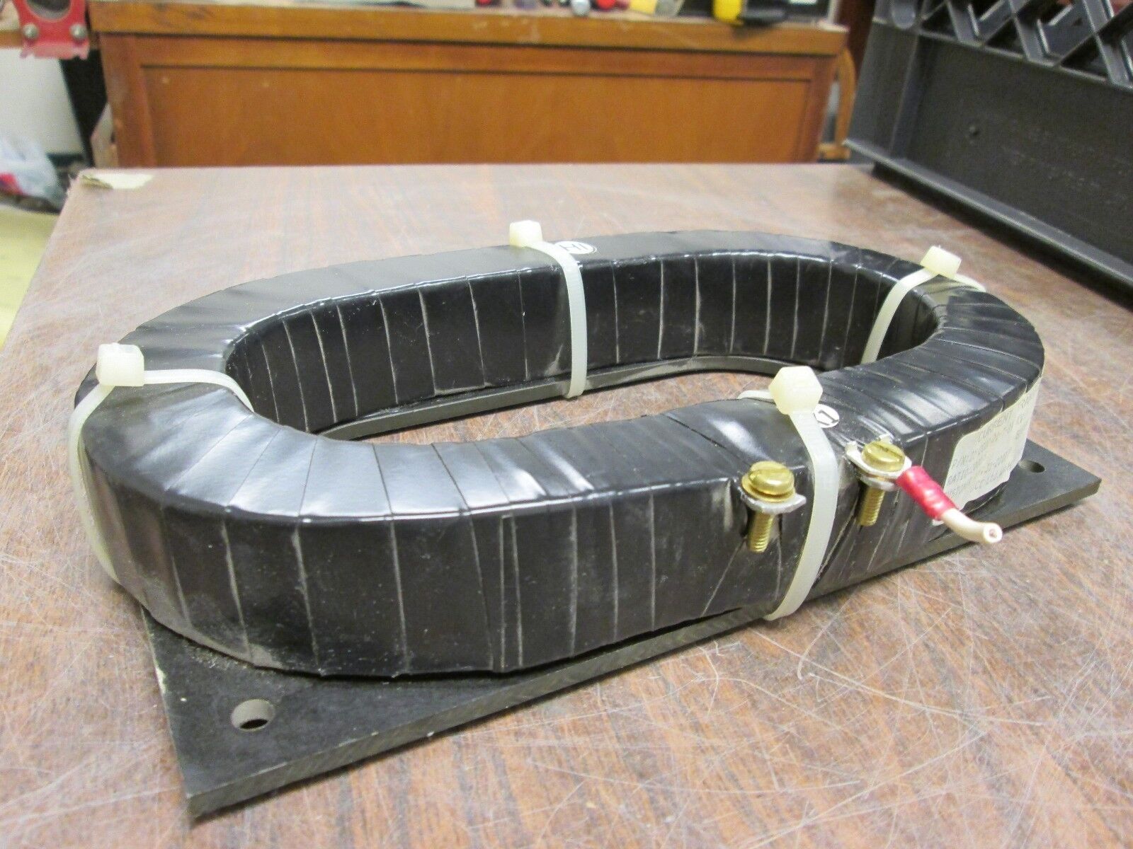WICC Current Transformer J1-2000-00-T-89 0.6KV Ratio 2000:5 50-60Hz Used
