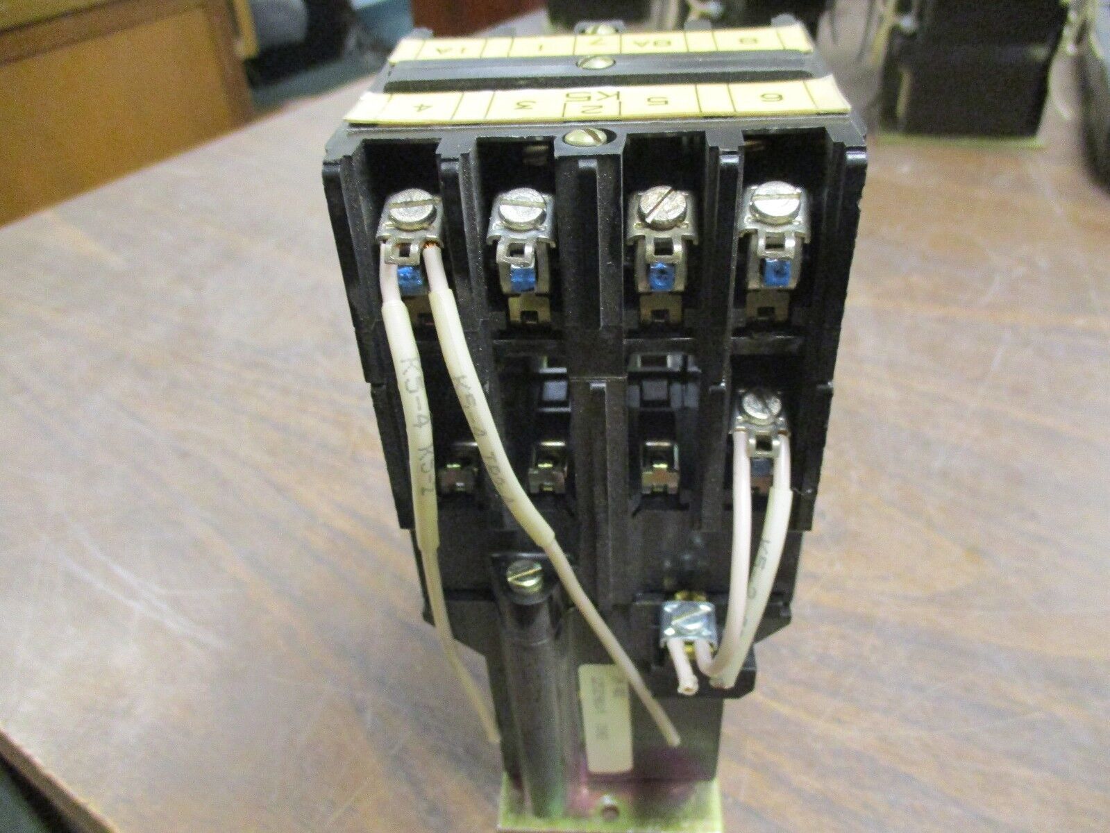 Westinghouse Control Relay w/ 4-Pole Adder ARD4L 24VDC Coil 600VDC Used
