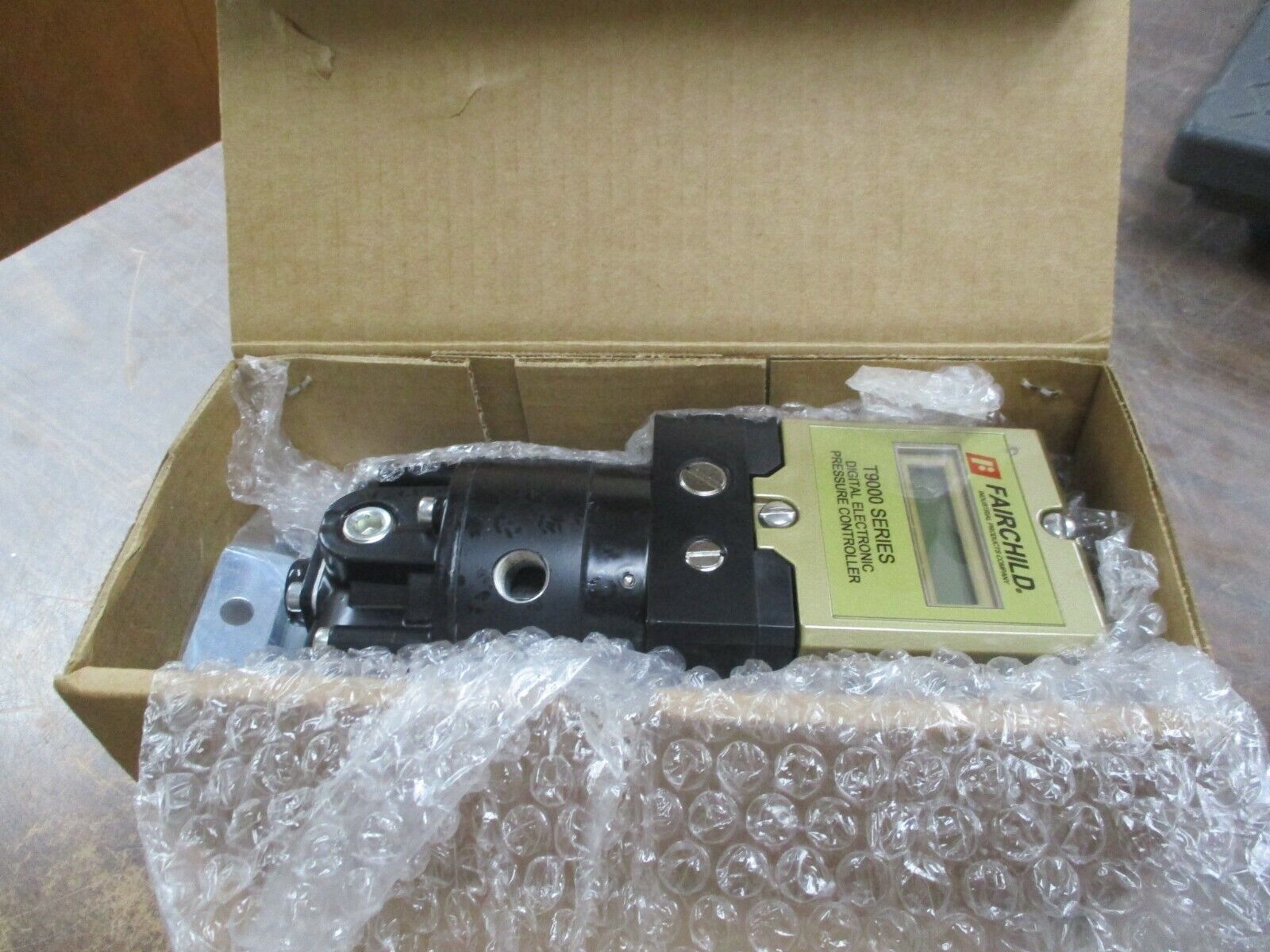 Fairchild T9000 Series Digital Electronic Pressure Controller, T9020-40502N4JFE