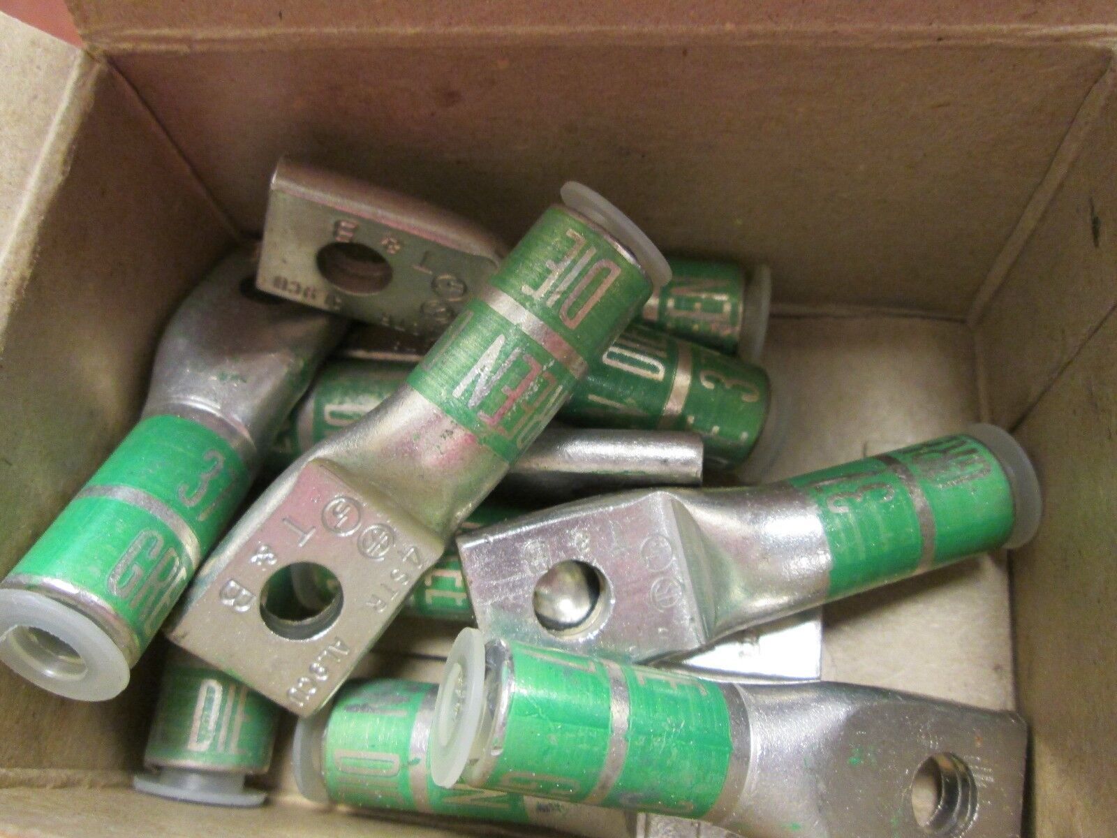 T&B Crimp Lug 60112 #4 STR Wire 1/4" Bolt hole Lot of 10 New Surplus