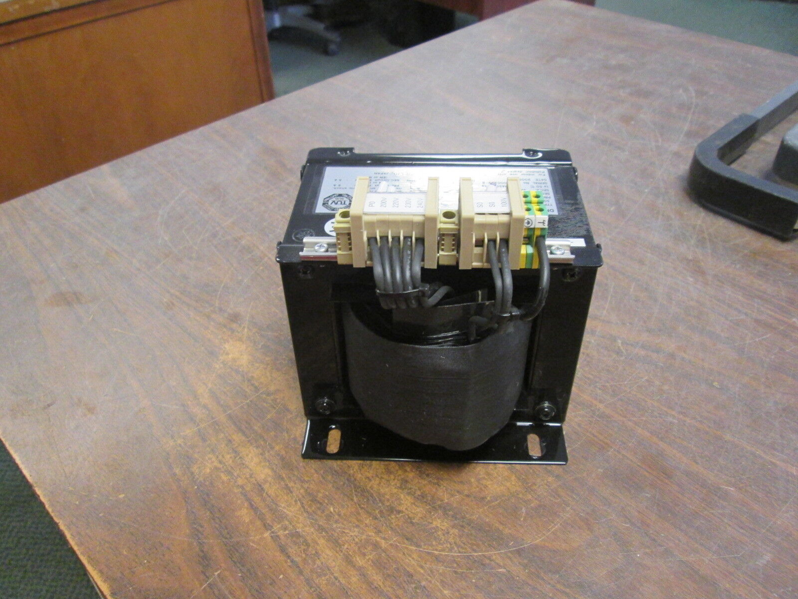 Nunome Dry-Type Transformer NES500TUV 500VA Pri:200/220/230/240V Sec:100V 5A