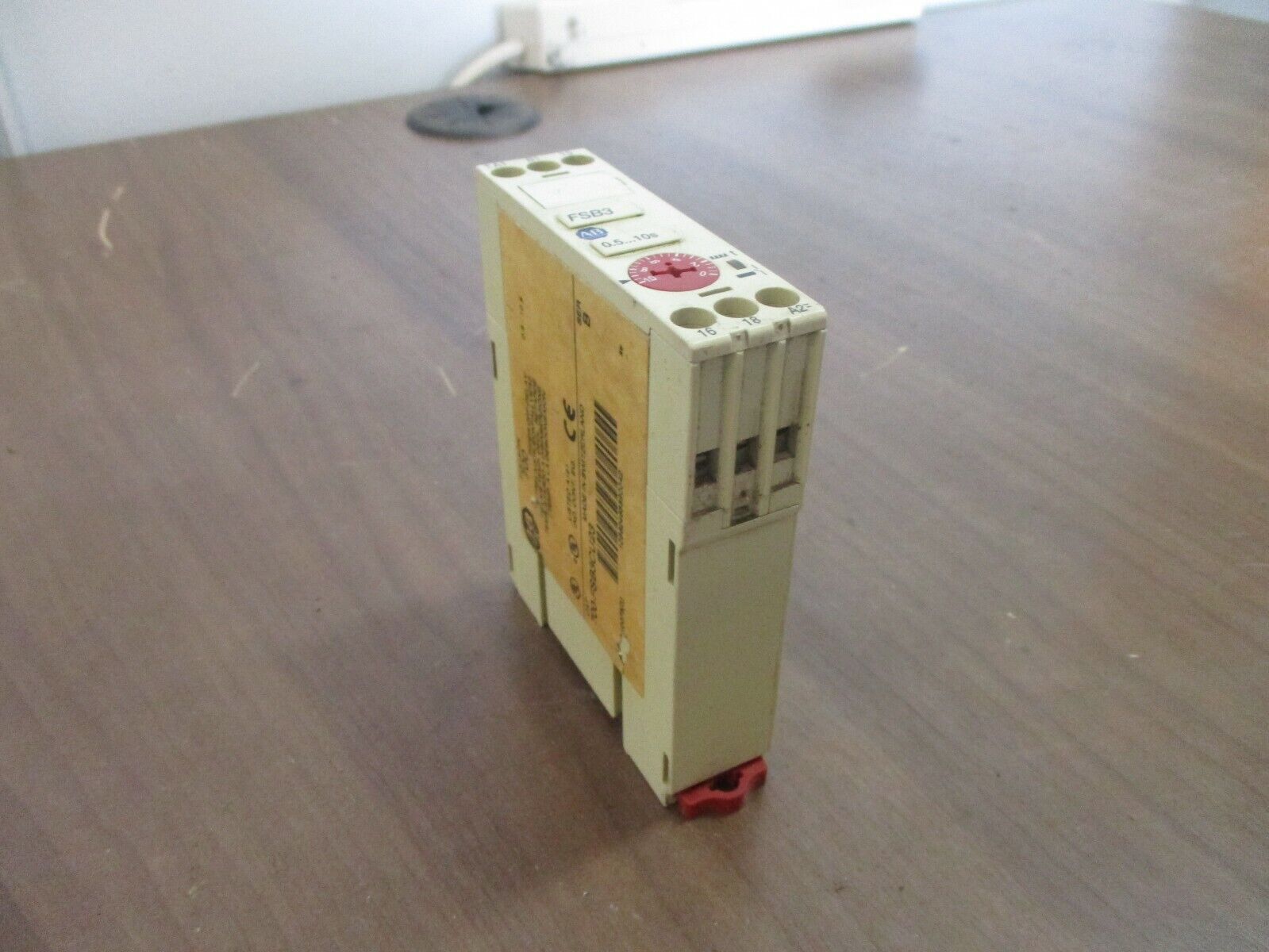 Allen-Bradley Off-Delay Timer 700-FSB3CU23 Ser. B Range: 0.5-10s Used