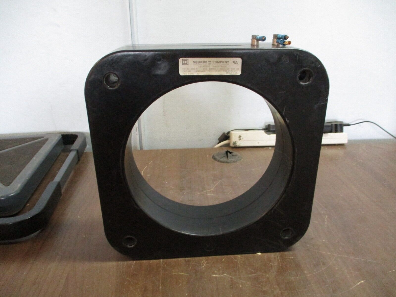 Square D Current Transformer 140R-601 Ratio 600:5A 600V 25-400Hz 10kV BIL Used