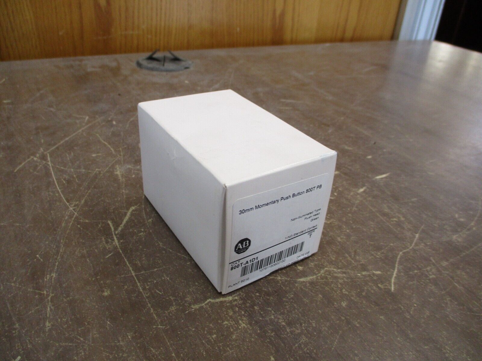 Allen-Bradley Push Button 800T-AIDI Ser. T Flush Head Green New Surplus