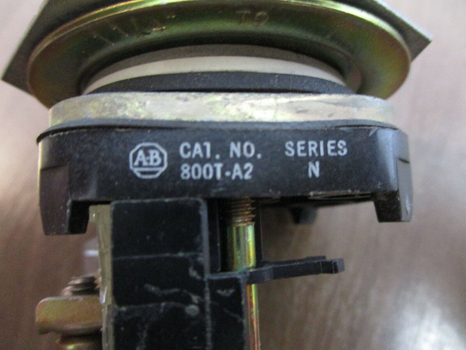 Allen-Bradley Flush Head Push Button 800T-A2 Ser. N Black Used