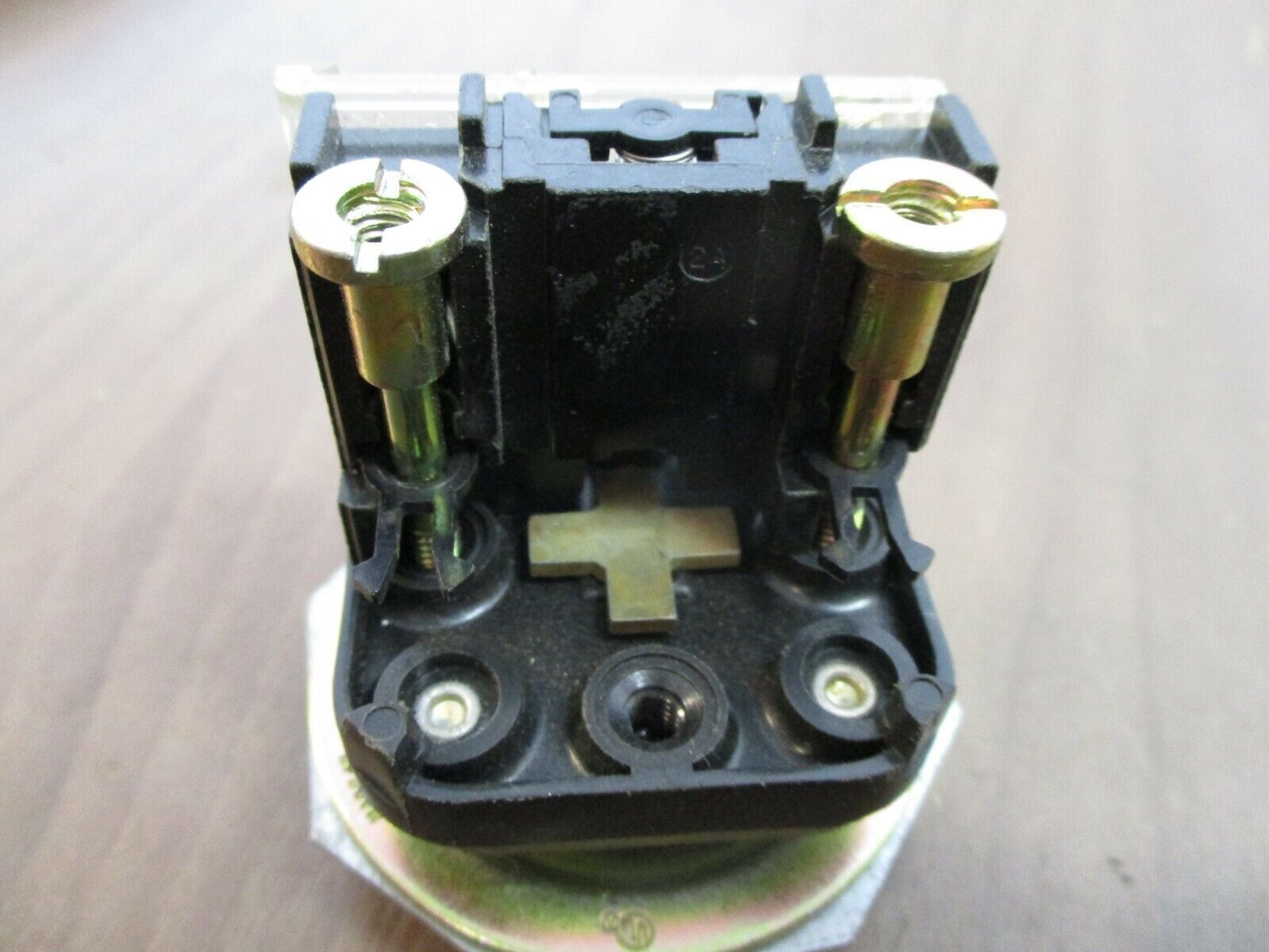 Allen-Bradley Flush Head Push Button 800T-A2 Ser. N Black Used