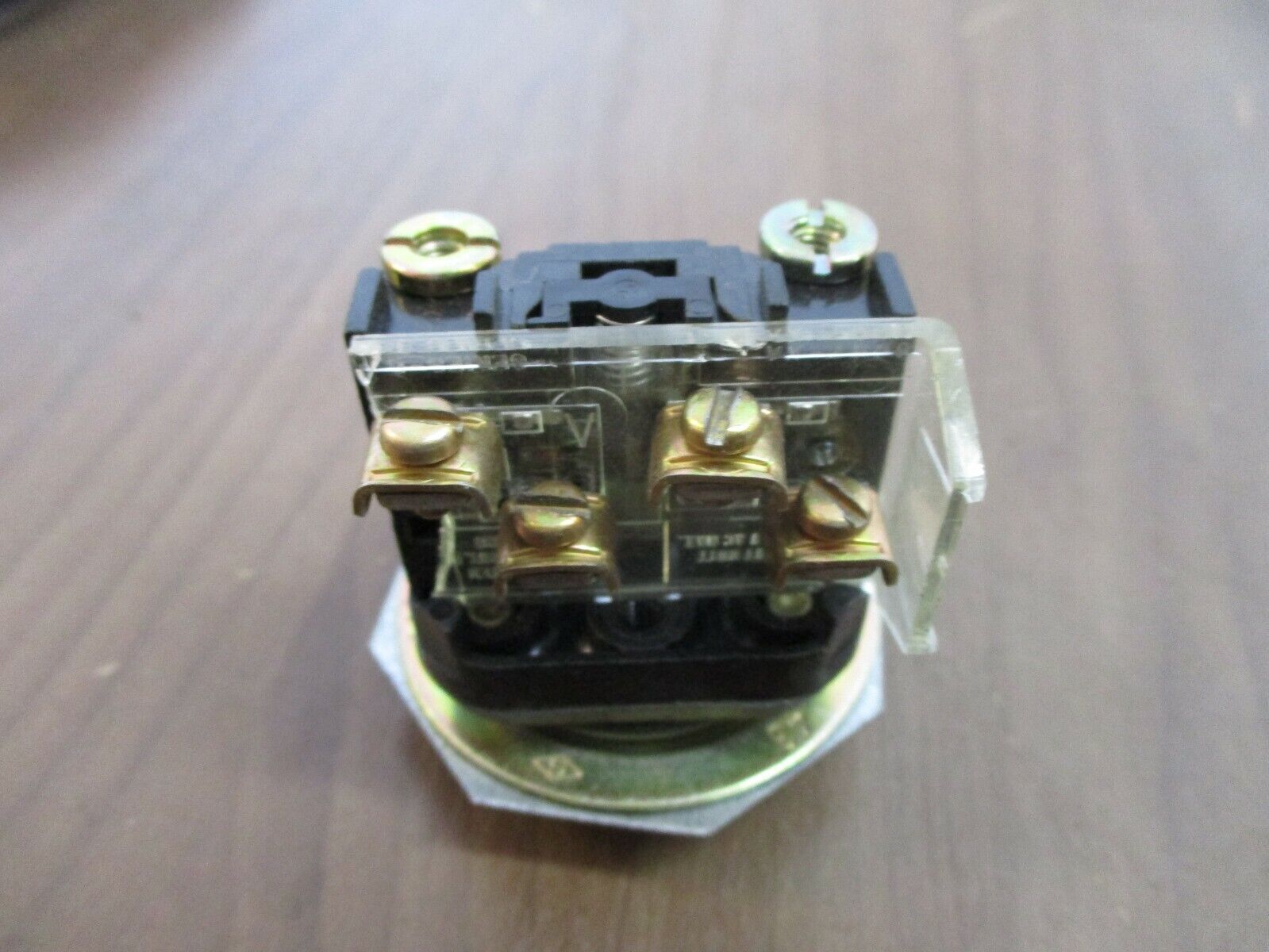 Allen-Bradley Flush Head Push Button 800T-A2 Ser. N Black Used