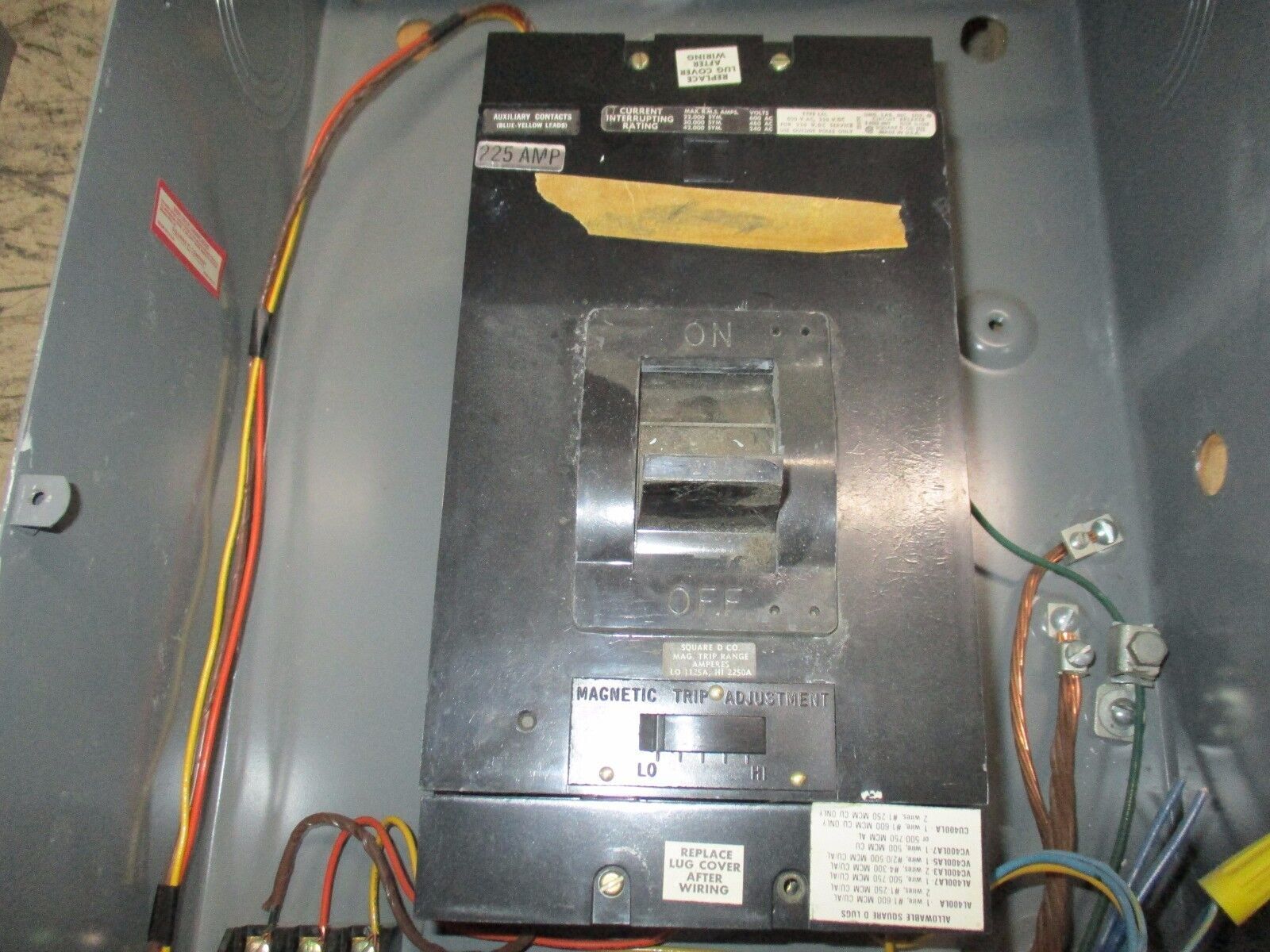 Square D Enclosed Circuit Breaker LAL36225 225A 600V "Missing Cover Screws" Used