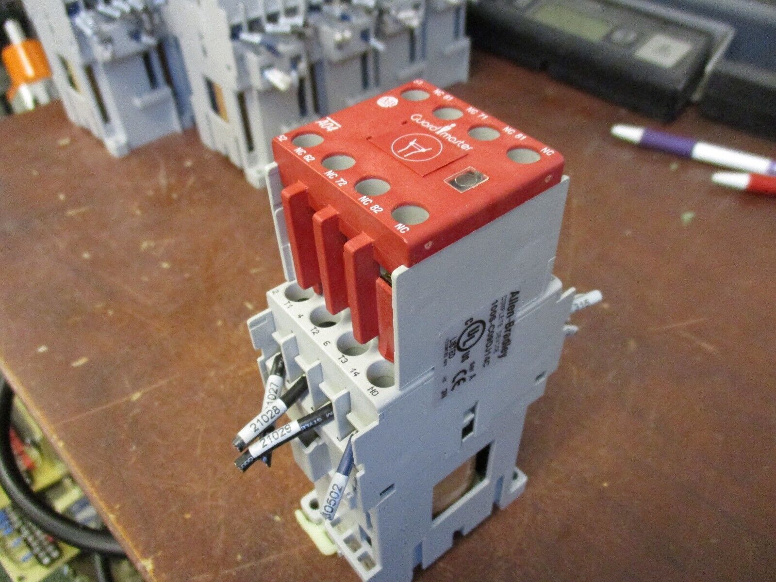 Allen-Bradley Guardmaster Safety Relay 100S-C09DJ14C 24VDC Coil 32A 600V Used