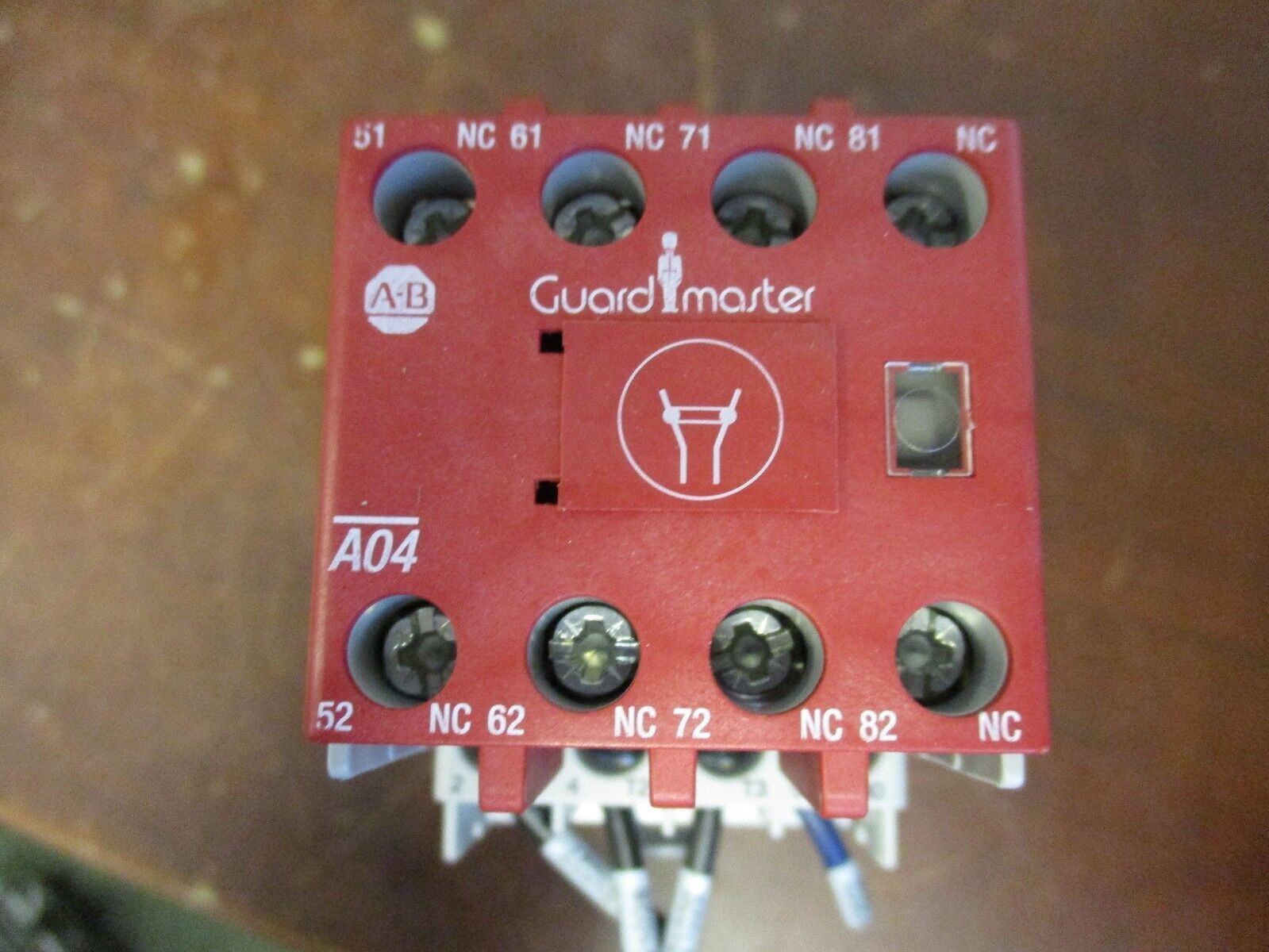 Allen-Bradley Guardmaster Safety Relay 100S-C09DJ14C 24VDC Coil 32A 600V Used