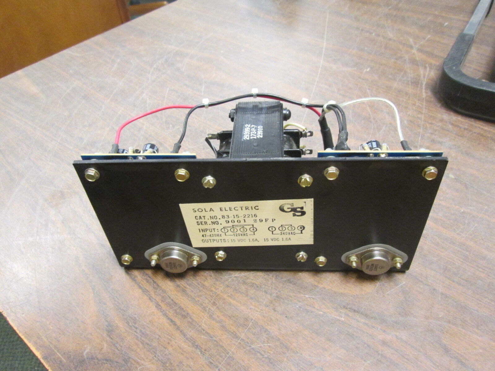 Sola Power Supply 83-15-2216 Input: 120/240VAC 47-420Hz Output: 15VDC 1.6A Used