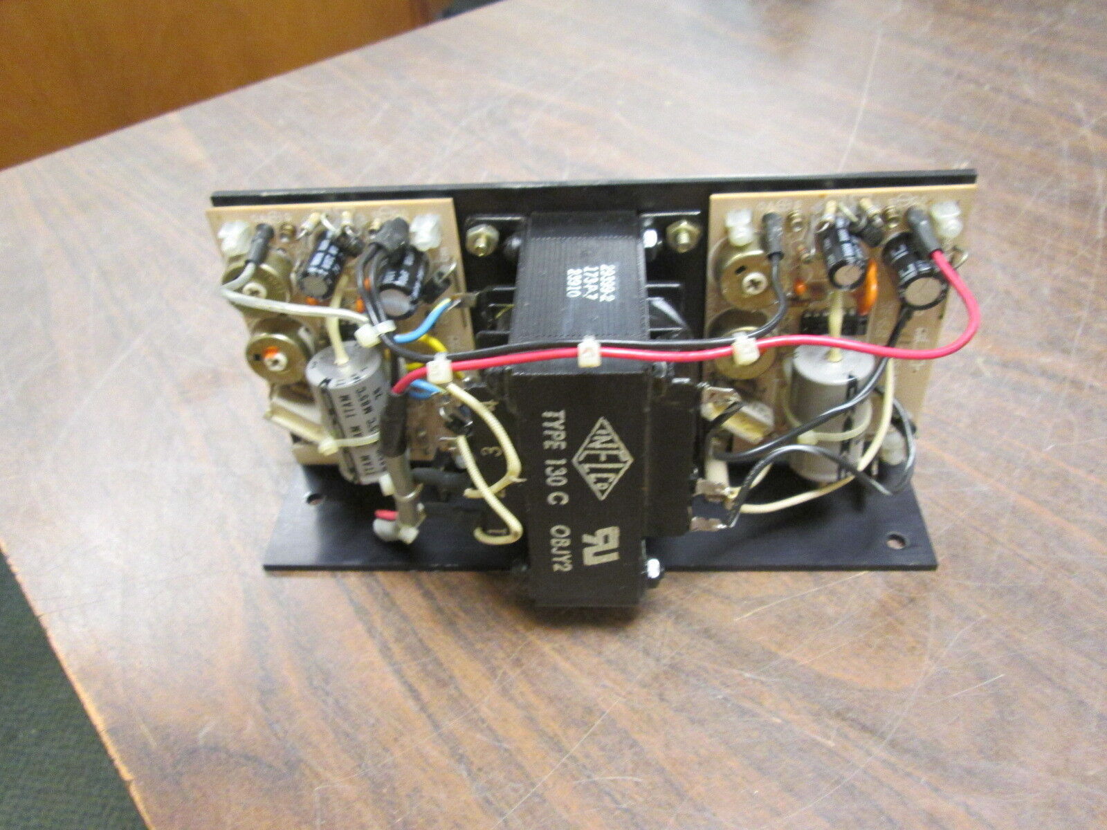 Sola Power Supply 83-15-2216 Input: 120/240VAC 47-420Hz Output: 15VDC 1.6A Used