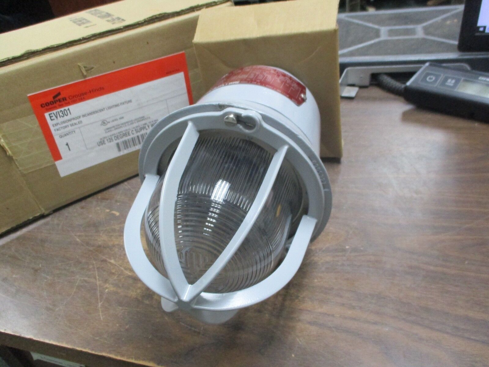 Cooper Crouse-Hinds Explosion Proof Incandescent Lighting Fixture EVI301 150W