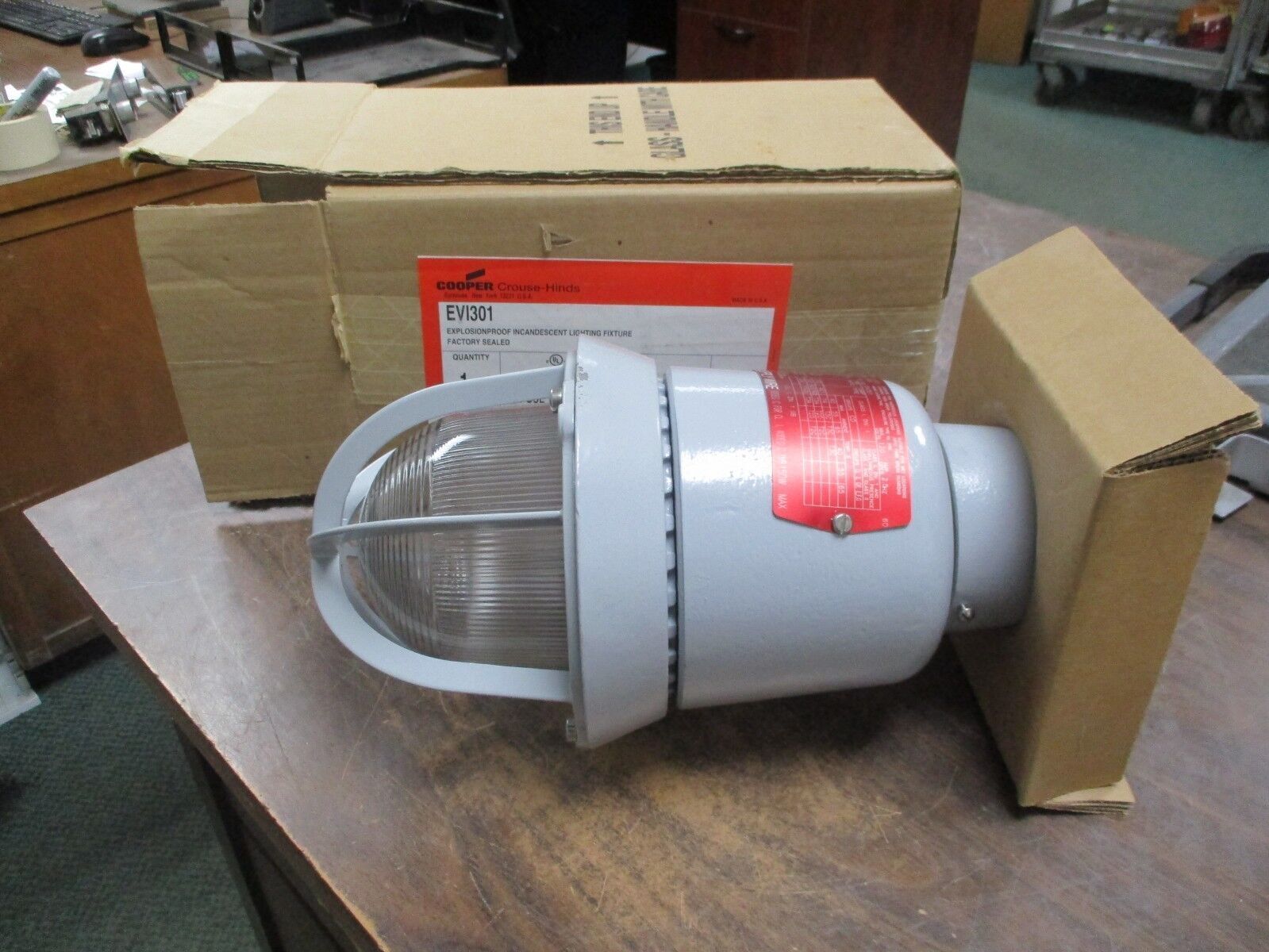 Cooper Crouse-Hinds Explosion Proof Incandescent Lighting Fixture EVI301 150W