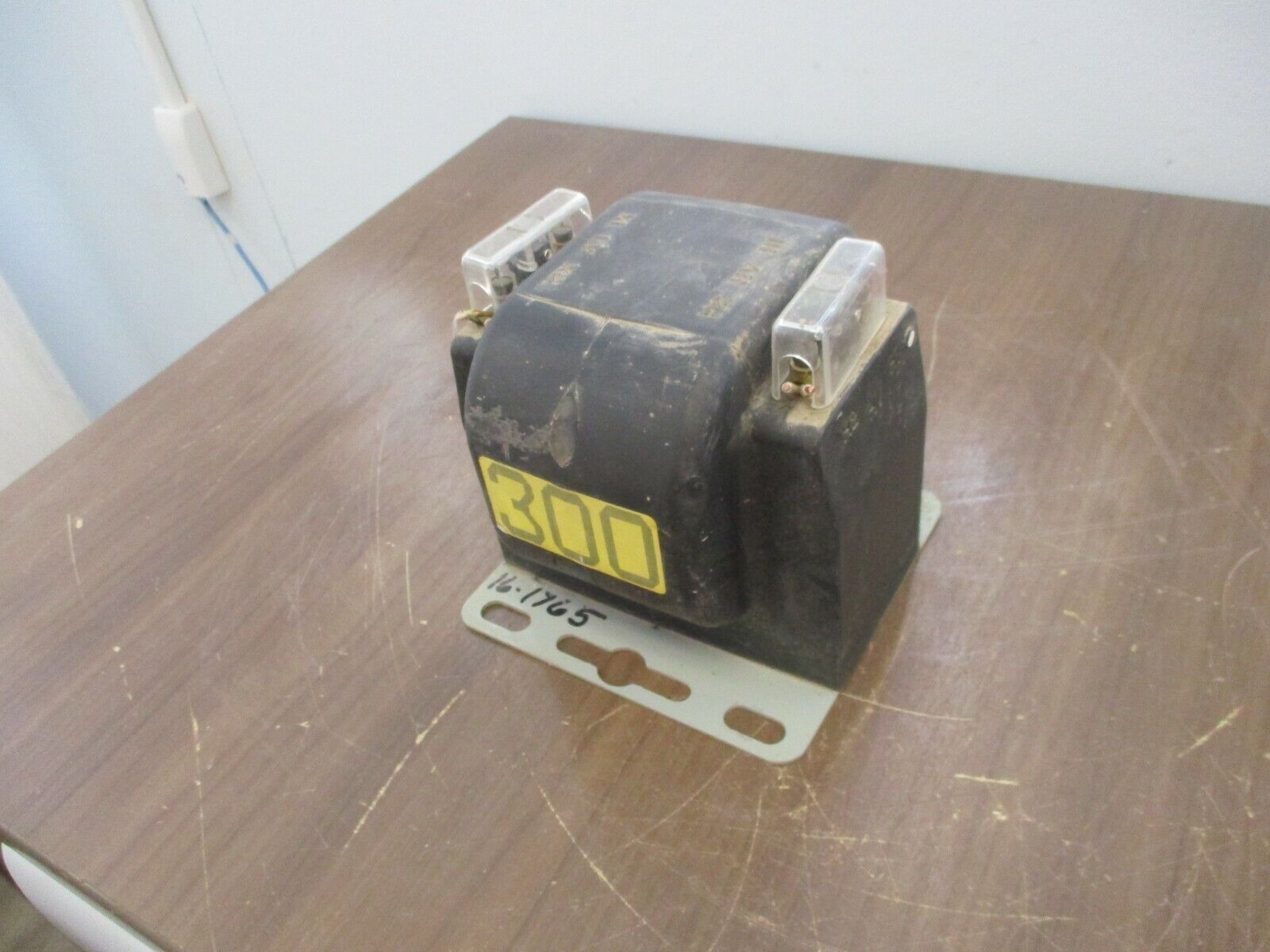 Westinghouse Type PPM Voltage Transformer 7526A10G03 Ratio 2.5:1 Pri: 300V 500VA