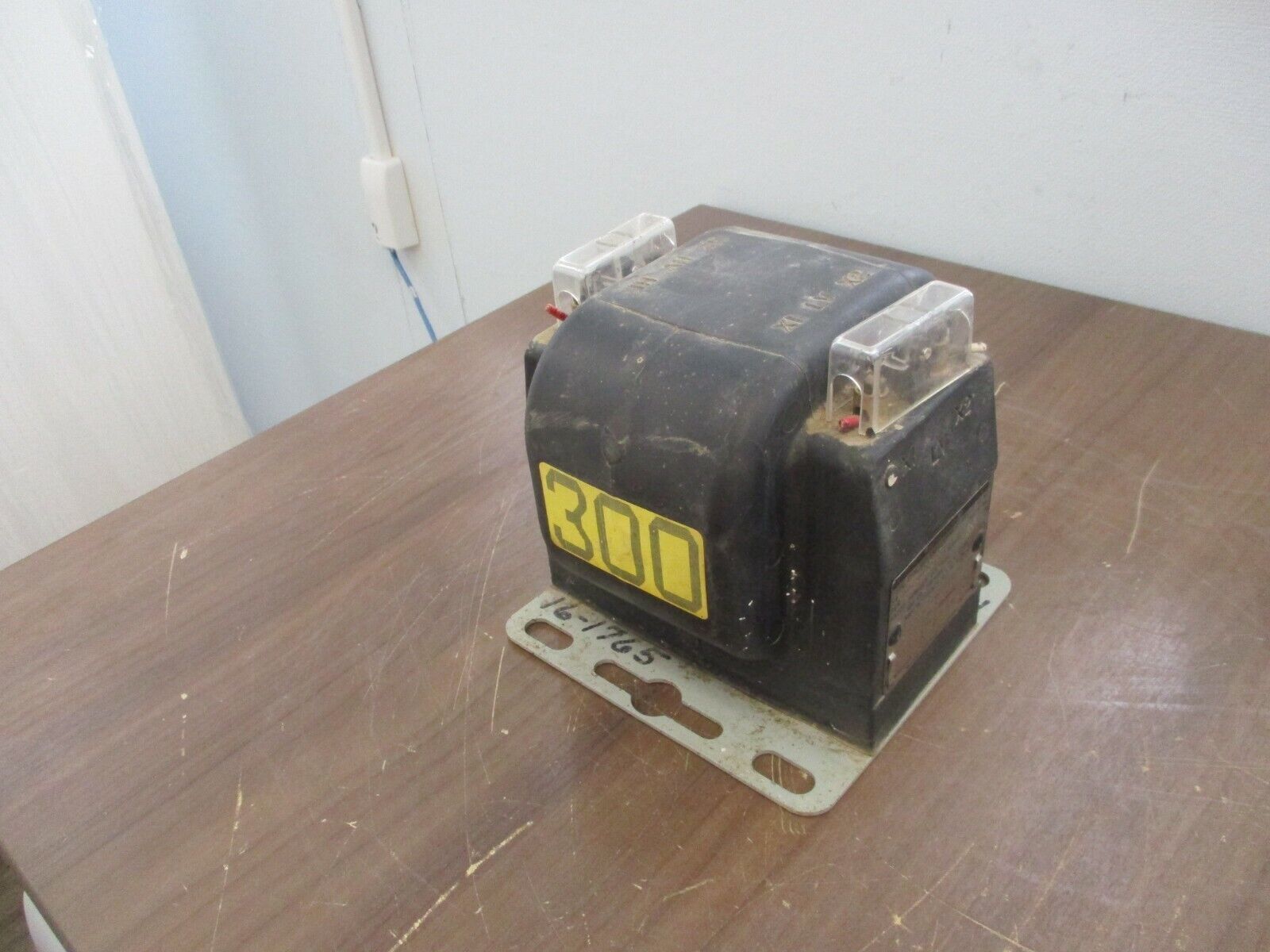 Westinghouse Type PPM Voltage Transformer 7526A10G03 Ratio 2.5:1 Pri: 300V 500VA