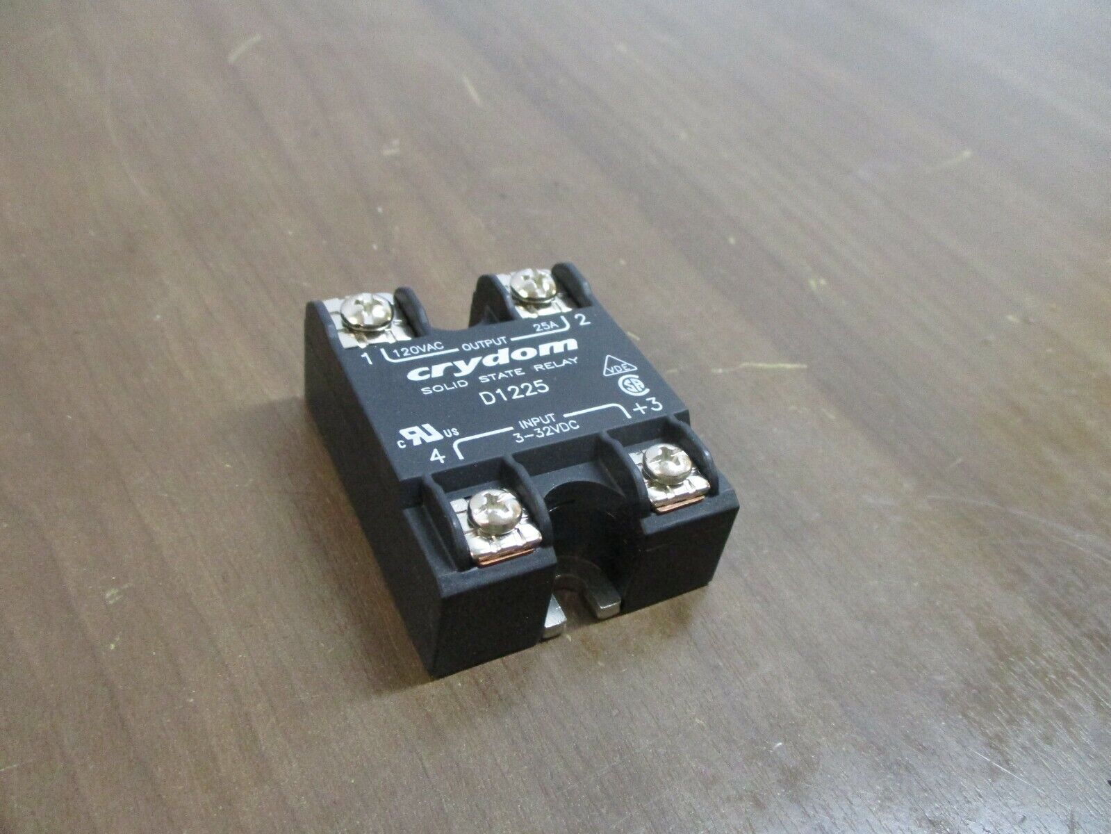 Crydom Solid State Relay D1225 Input: 3-32VDC Output: 120VAC 25A New Surplus