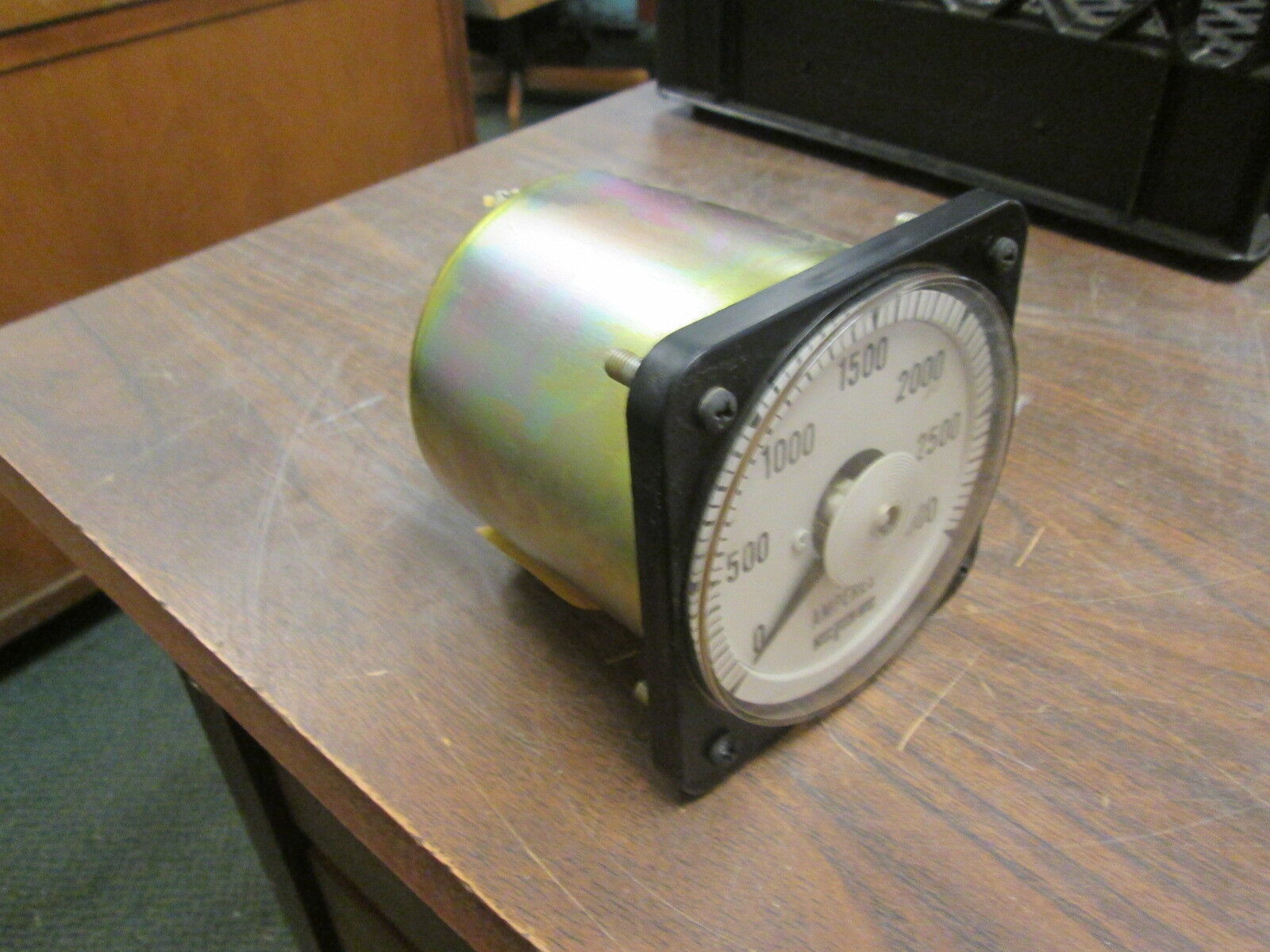 GE Ammeter 103131LSUA7PLY, Range: 0-3000A AC *Missing Center Screw* Used