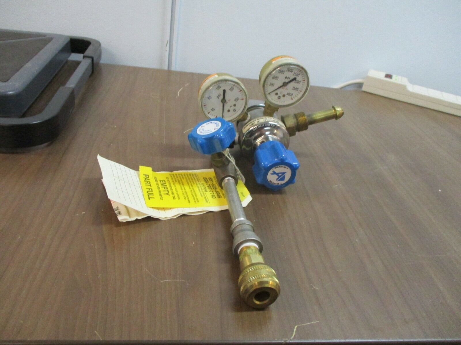 Advanced Specialty Gas Equipment Gas Regulator UPE3150580 3000 PSI Used