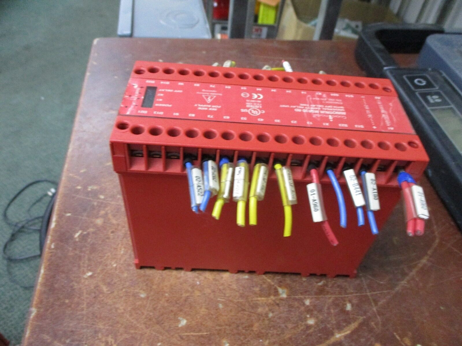 Allen-Bradley Guardmaster Minotaur MSR10RD 440R-G23067 110/230VAC 24VAC/VDC Used