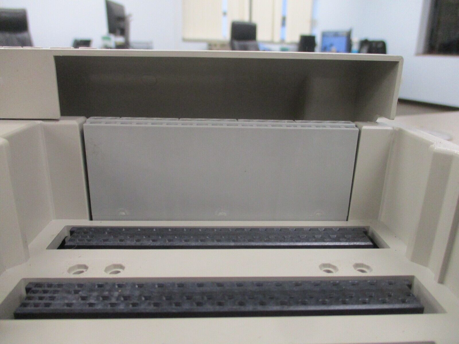 Emerson Ovation Process Control Base 1B30035H01 Rev. 05 w/ Terminal Cover Used