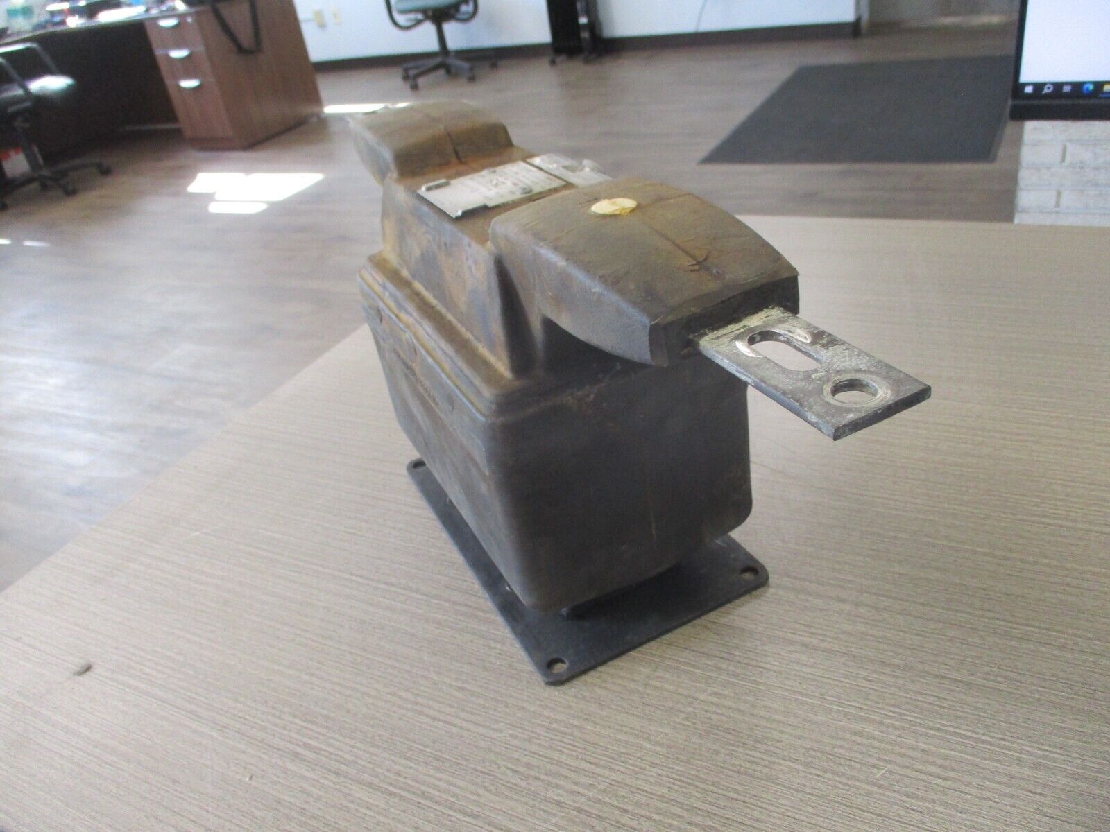 GE Type JKM-5 Current Transformer 631X9 Ratio 15:5A 110KV BIL 50-60HZ Used.