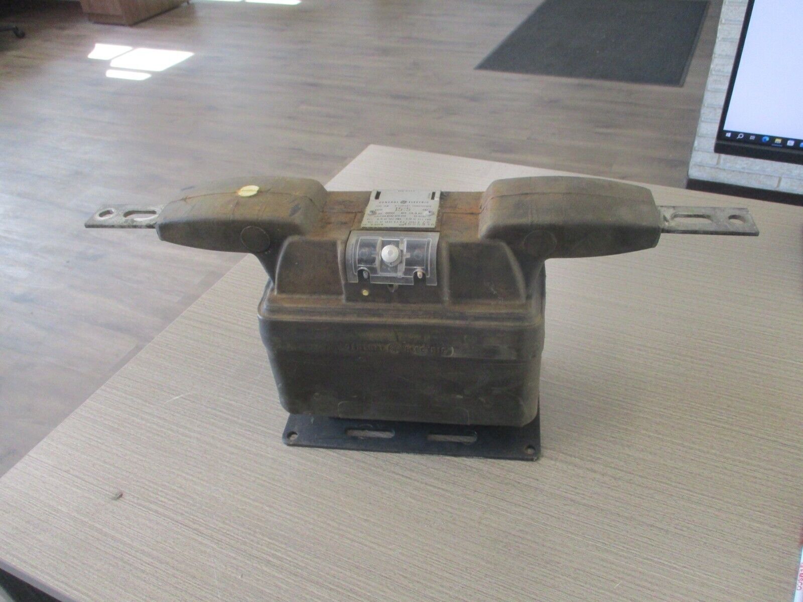 GE Type JKM-5 Current Transformer 631X9 Ratio 15:5A 110KV BIL 50-60HZ Used.