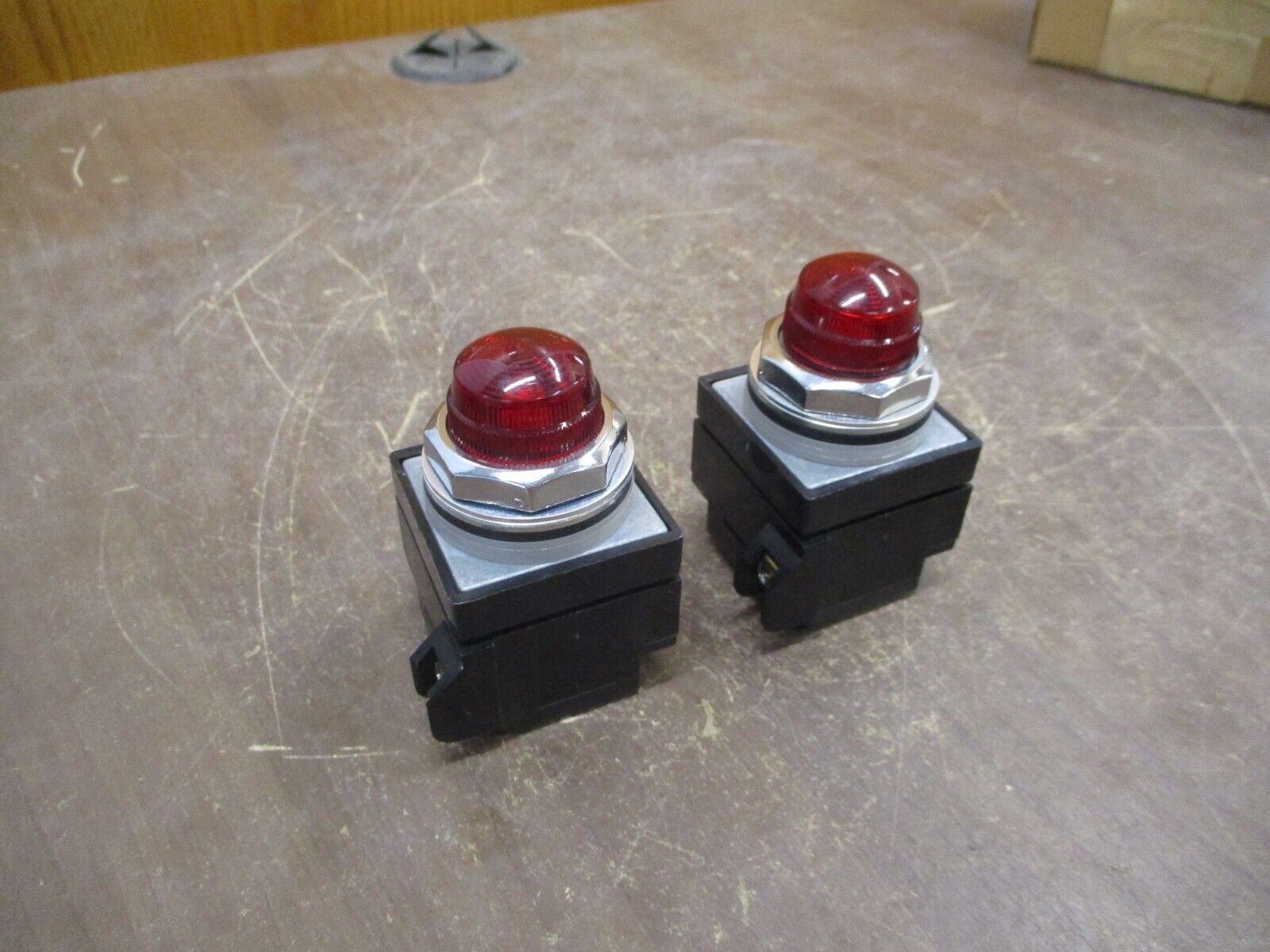 GE Oiltight Indicator Light CR104PLG43R 240V Red Lens *Box of 2* New Surplus